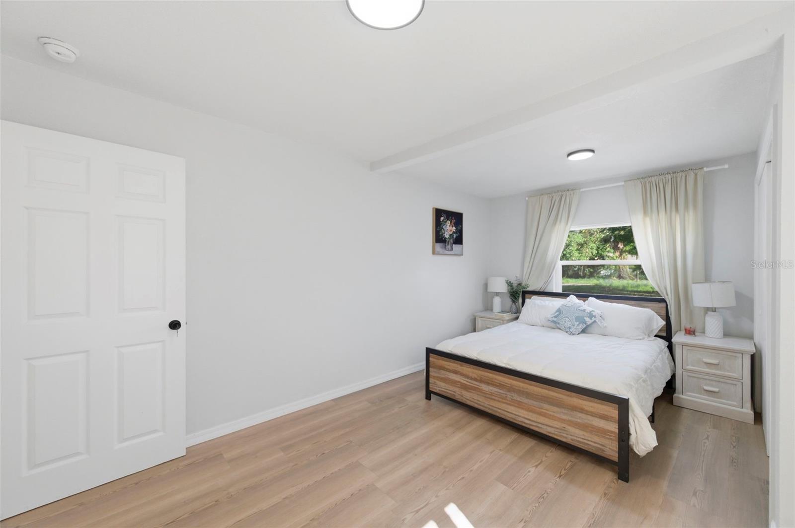 Listing photo id 26 for 3607 24th Avenue