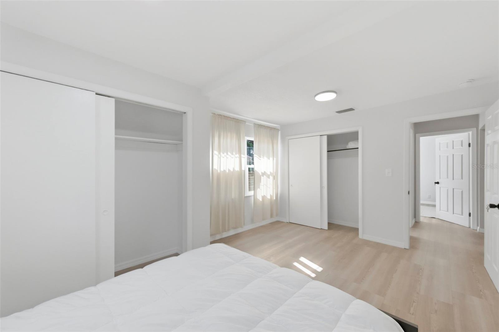 Listing photo id 27 for 3607 24th Avenue