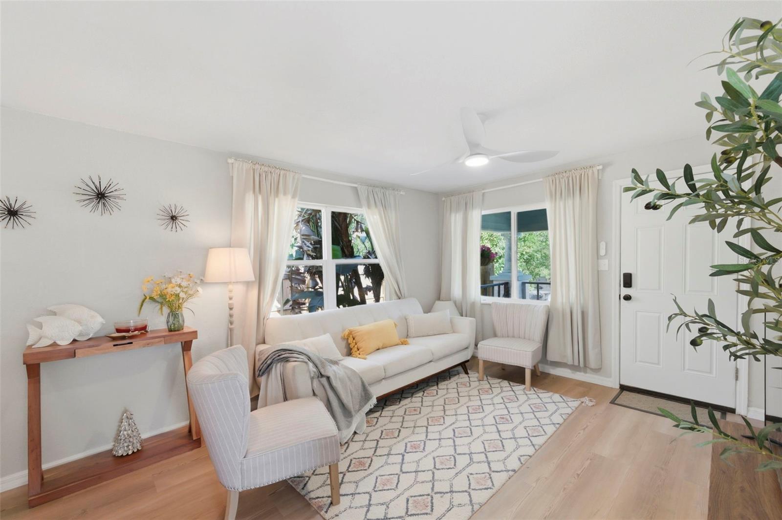 Listing photo id 1 for 3607 24th Avenue