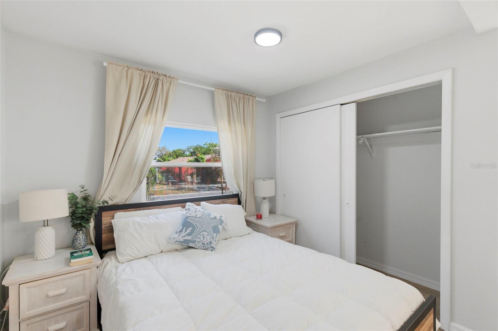 Listing photo id 28 for 3607 24th Avenue