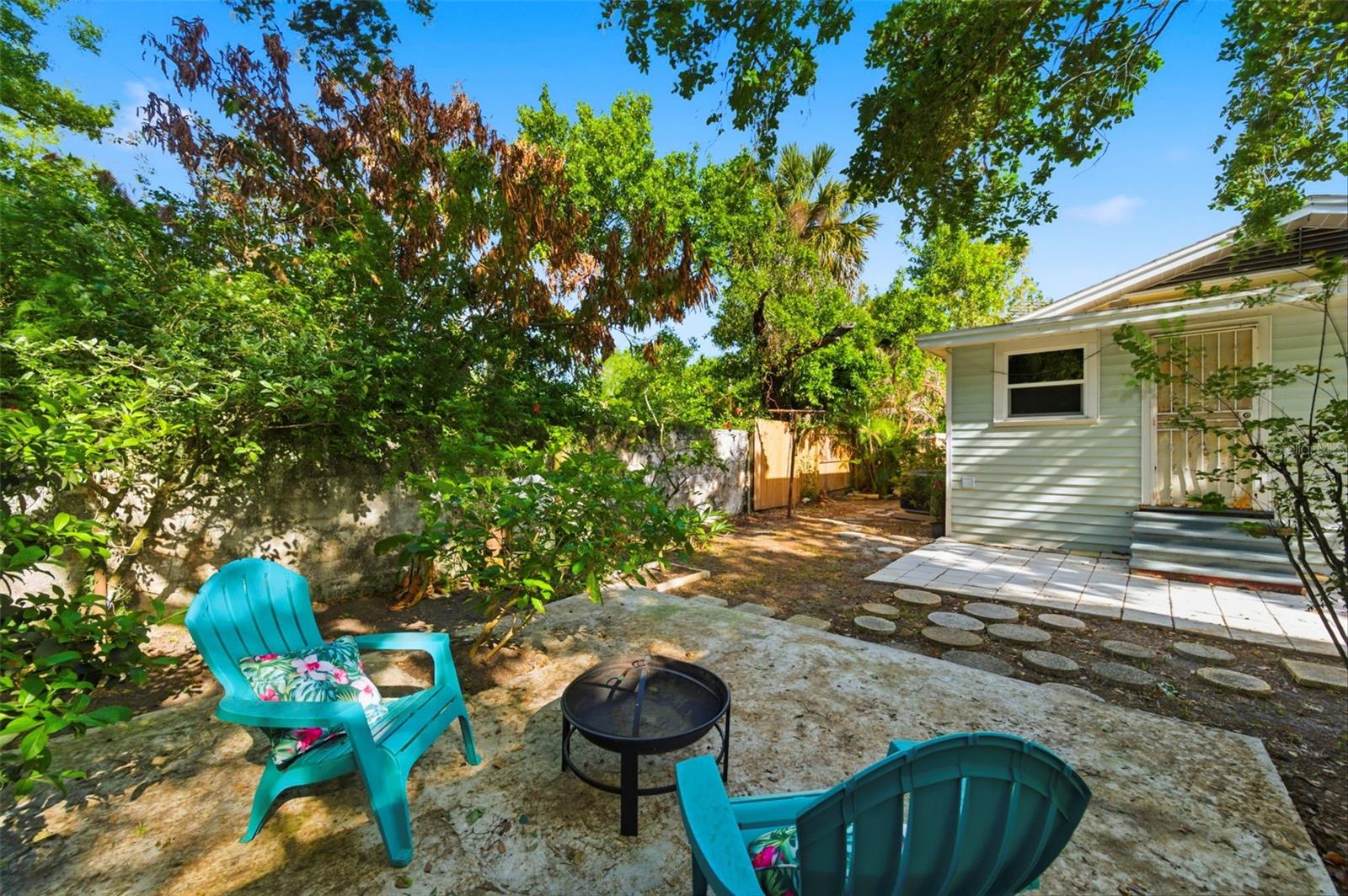 Listing photo id 31 for 3607 24th Avenue