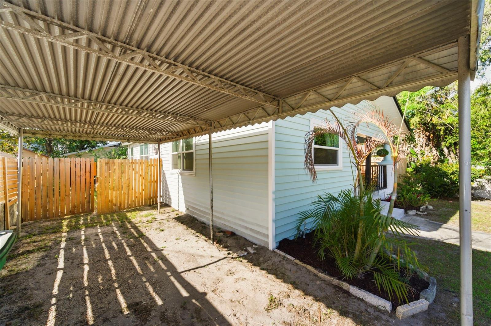 Listing photo id 32 for 3607 24th Avenue