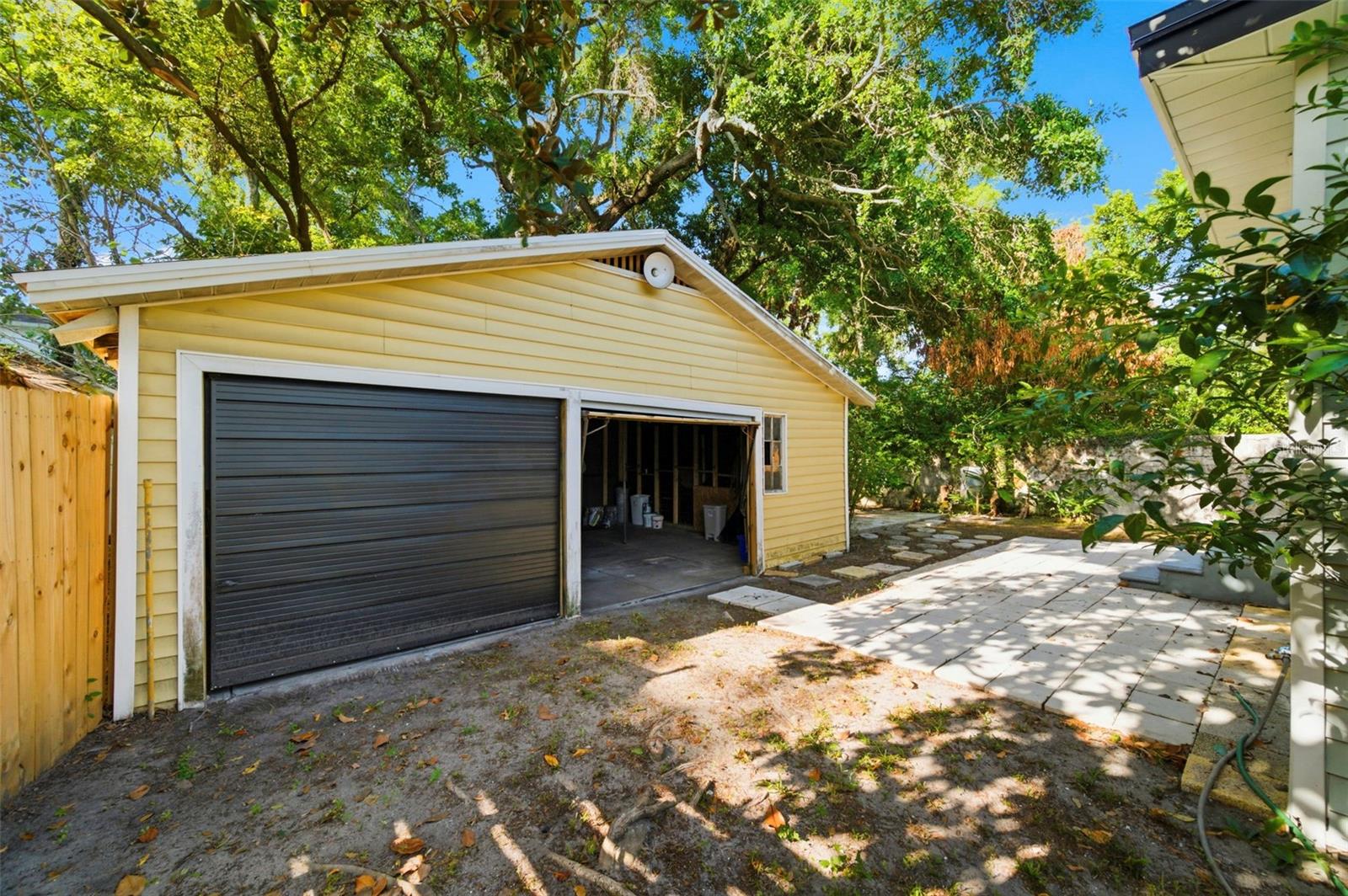 Listing photo id 34 for 3607 24th Avenue