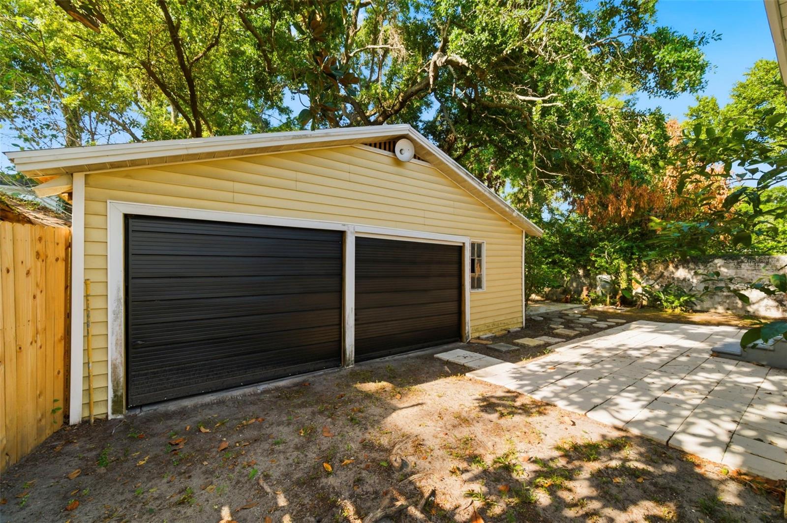 Listing photo id 35 for 3607 24th Avenue