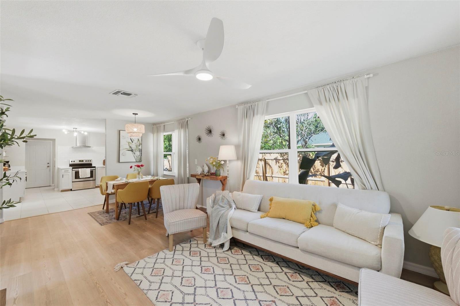 Listing photo id 3 for 3607 24th Avenue