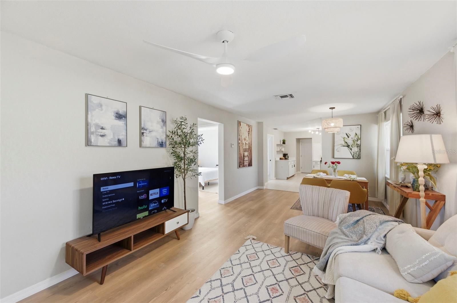 Listing photo id 4 for 3607 24th Avenue