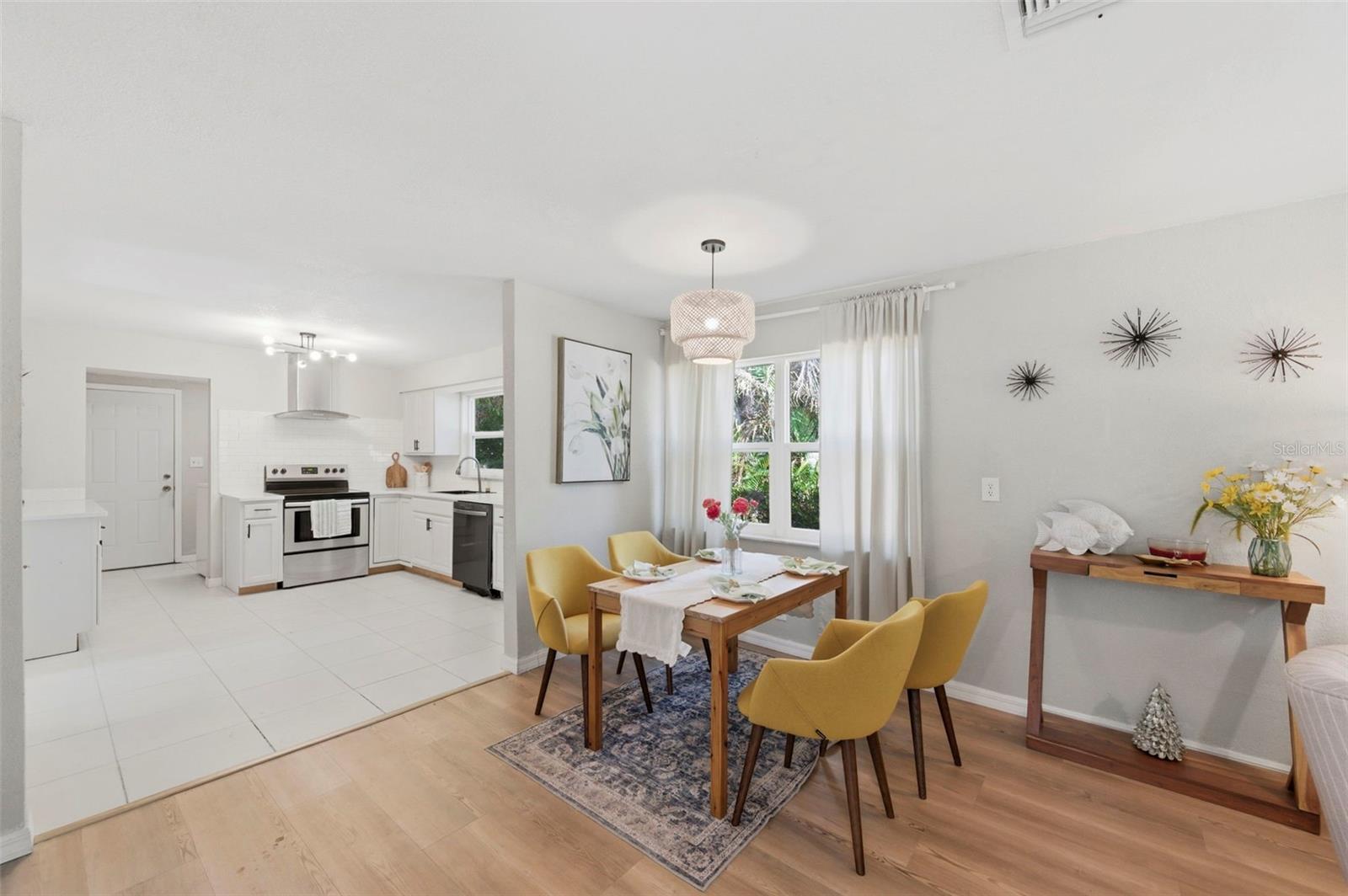 Listing photo id 5 for 3607 24th Avenue