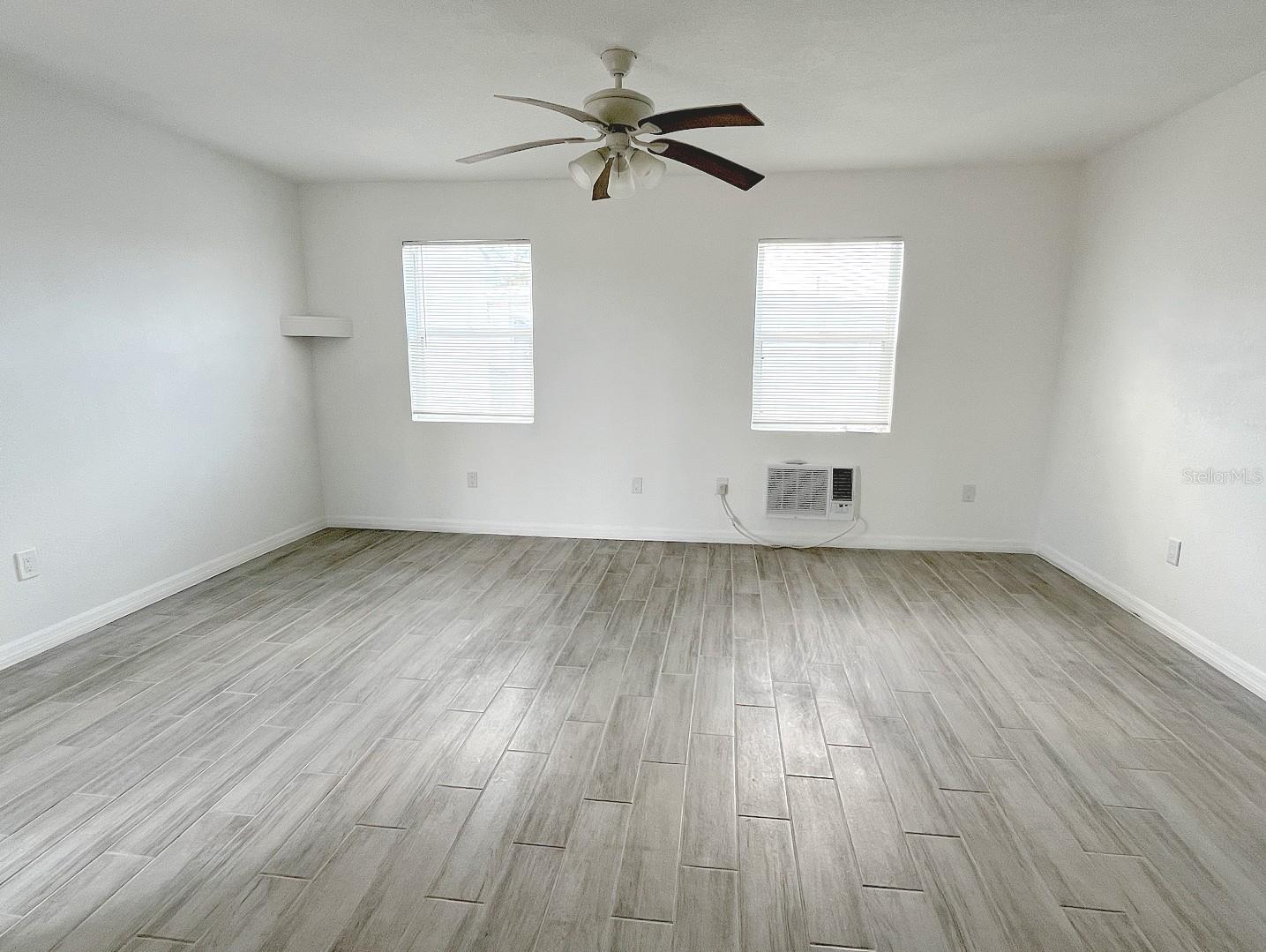 Image 8 of 21 For 24 Lynn Way 25