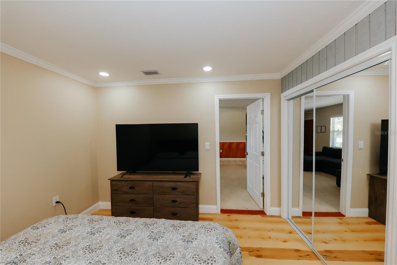 Image 15 of 46 For 5211 24th Avenue Drive W