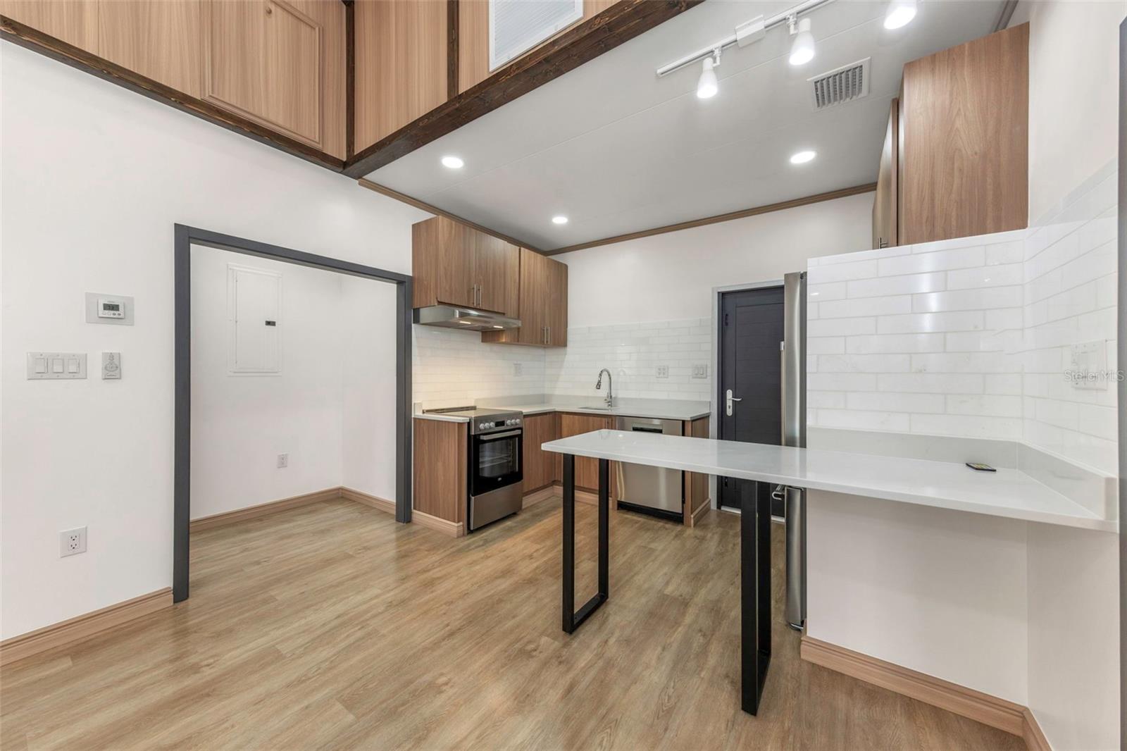 Image 13 of 74 For 1125 Melrose Avenue S