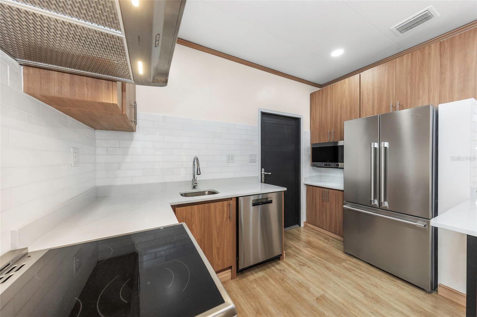 Image 15 of 74 For 1125 Melrose Avenue S