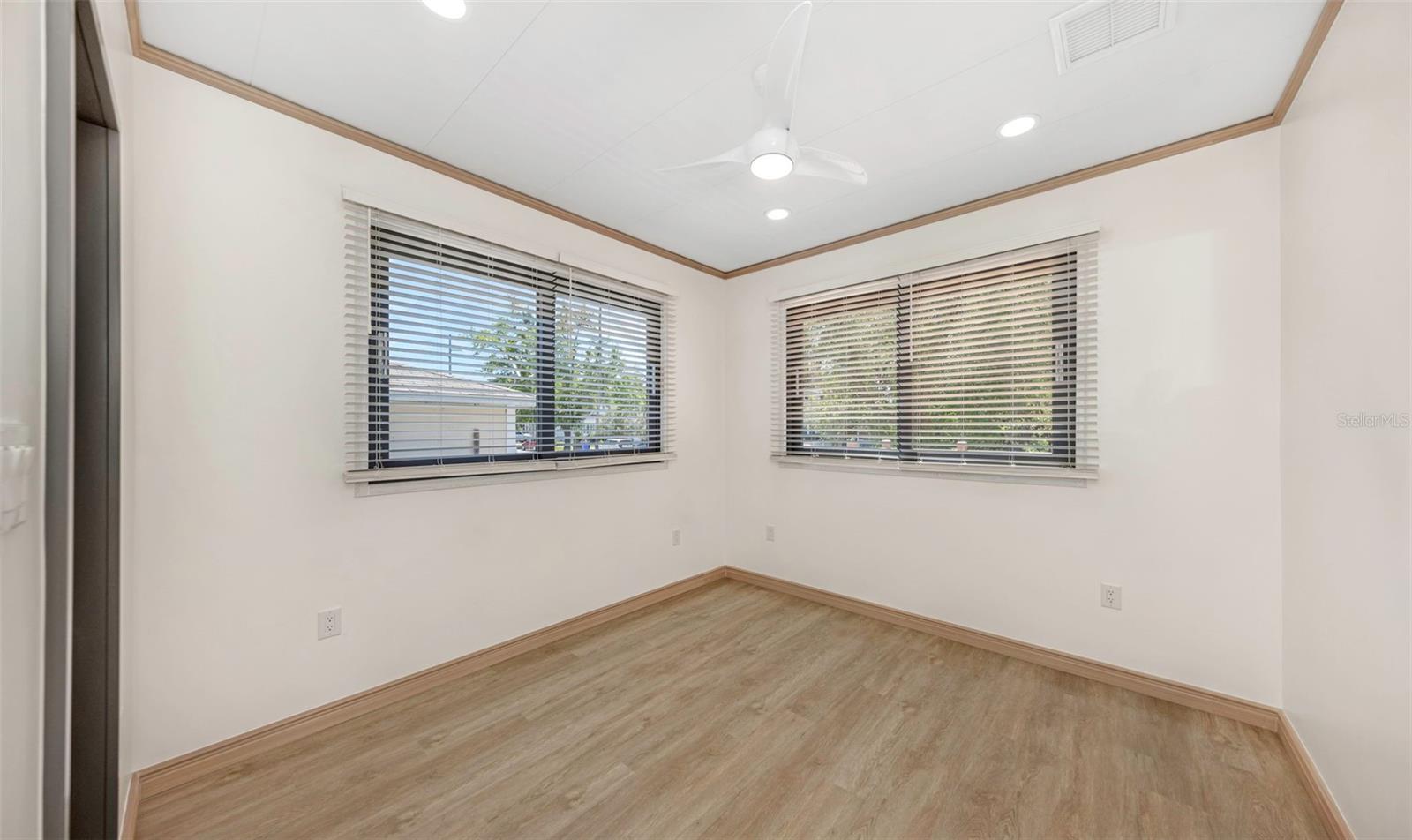 Image 32 of 74 For 1125 Melrose Avenue S