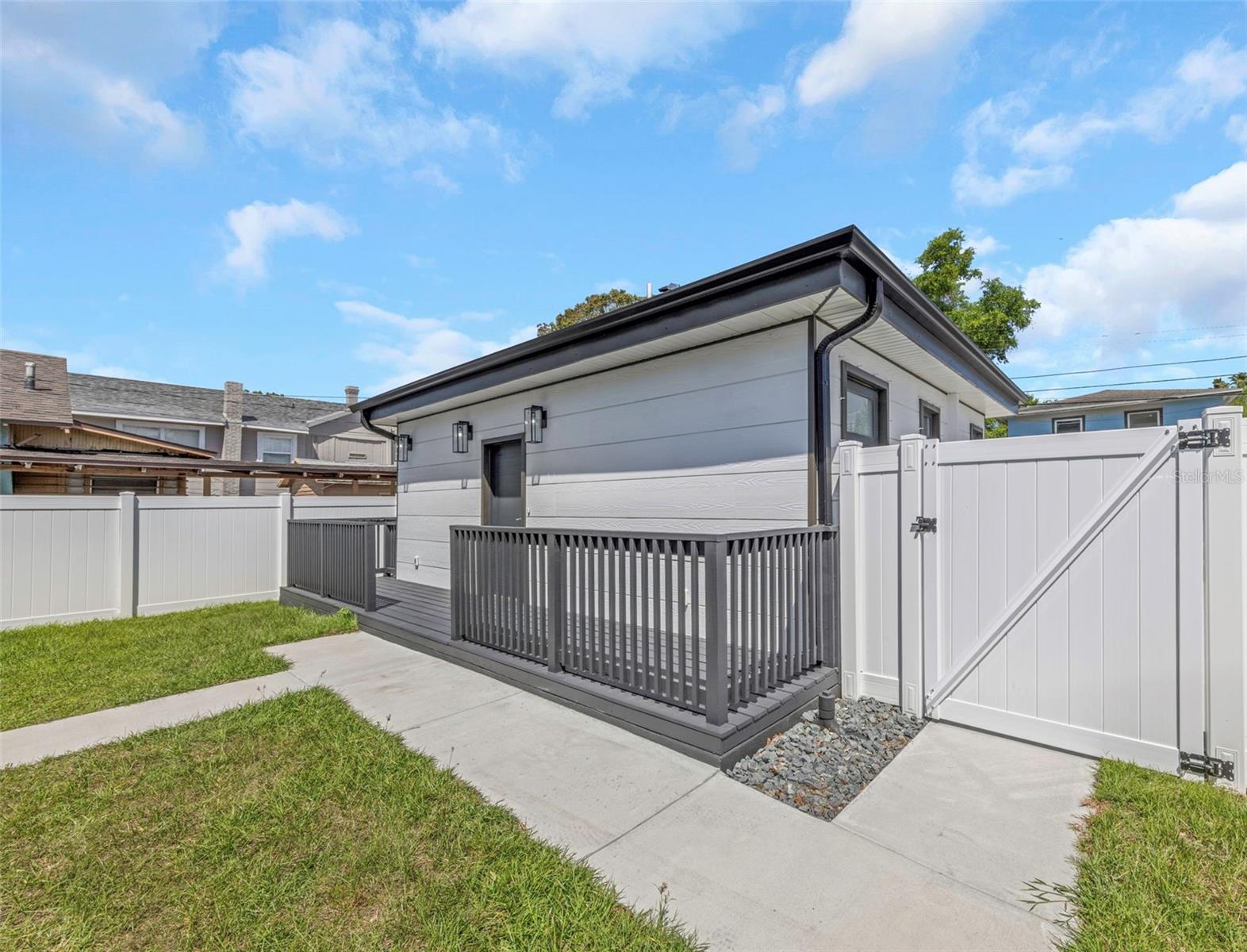 Image 46 of 74 For 1125 Melrose Avenue S