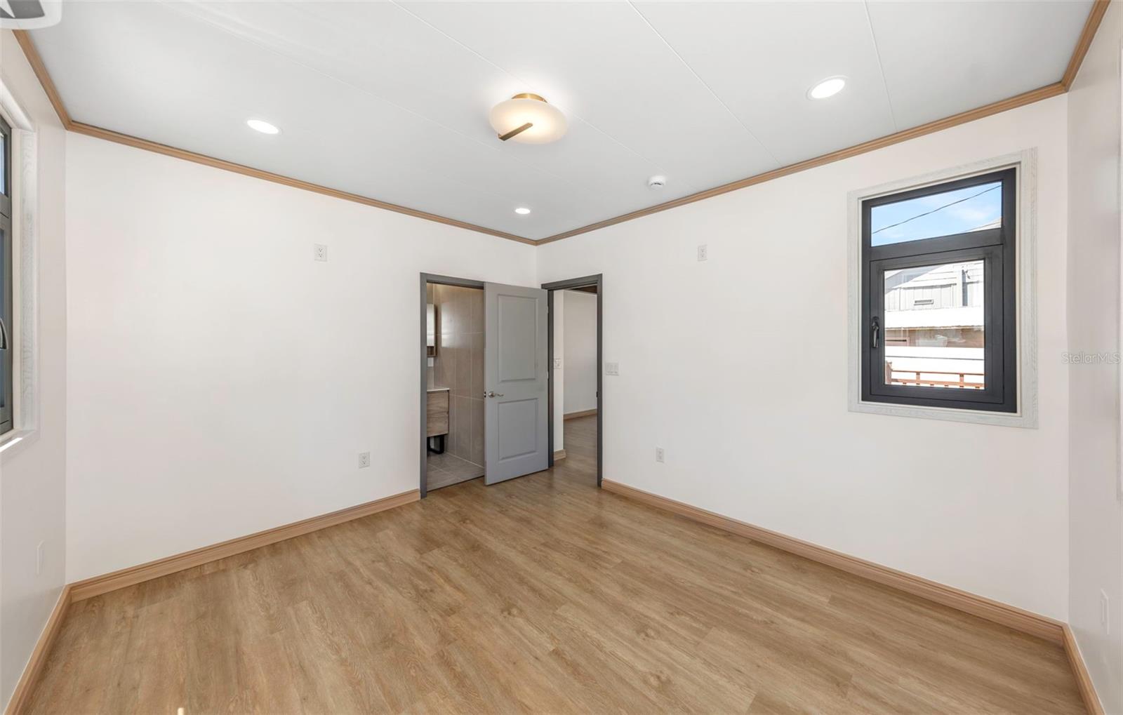 Image 55 of 74 For 1125 Melrose Avenue S