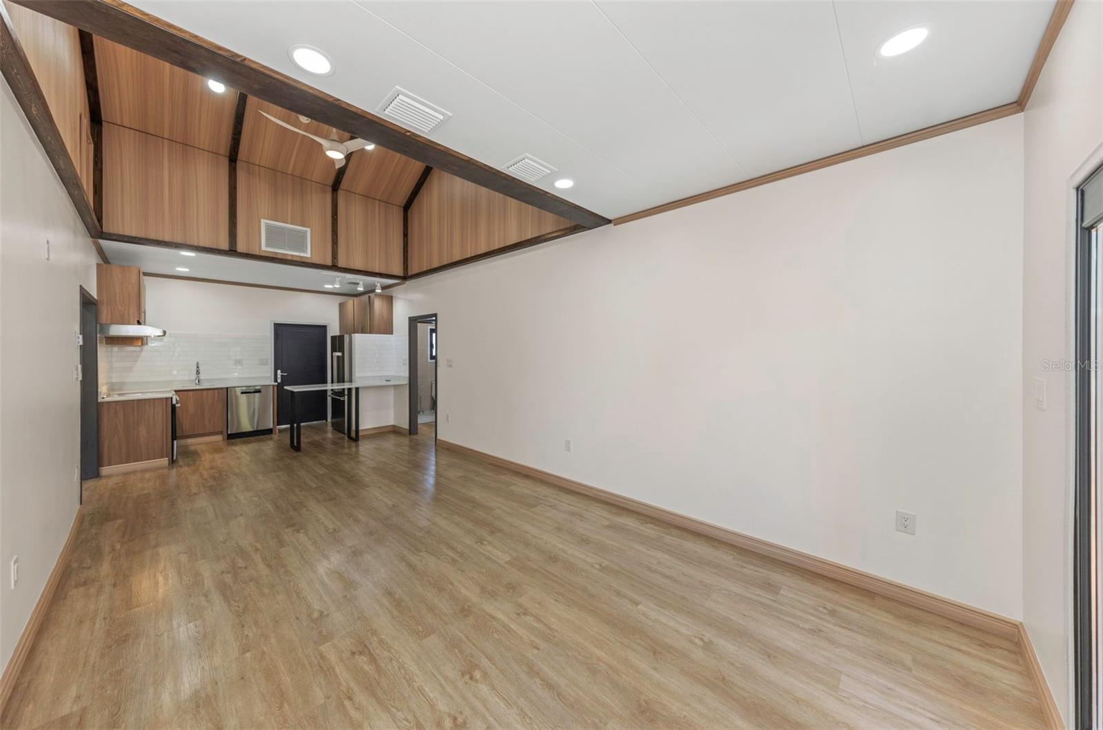 Image 9 of 74 For 1125 Melrose Avenue S