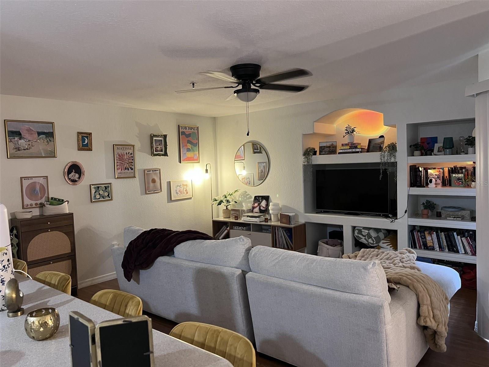 Image 11 of 12 For 8513 Island Breeze Lane 105