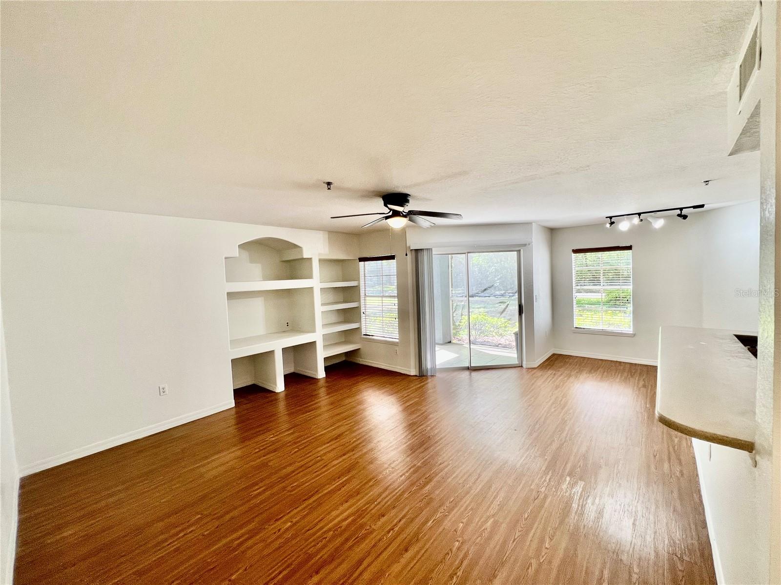 Image 3 of 12 For 8513 Island Breeze Lane 105