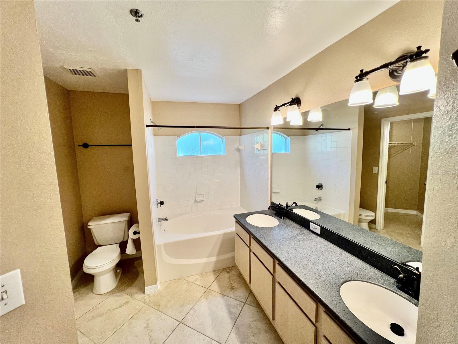 Image 5 of 12 For 8513 Island Breeze Lane 105