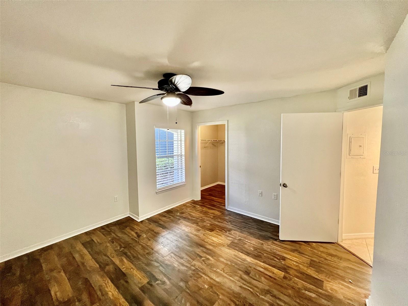 Image 6 of 12 For 8513 Island Breeze Lane 105