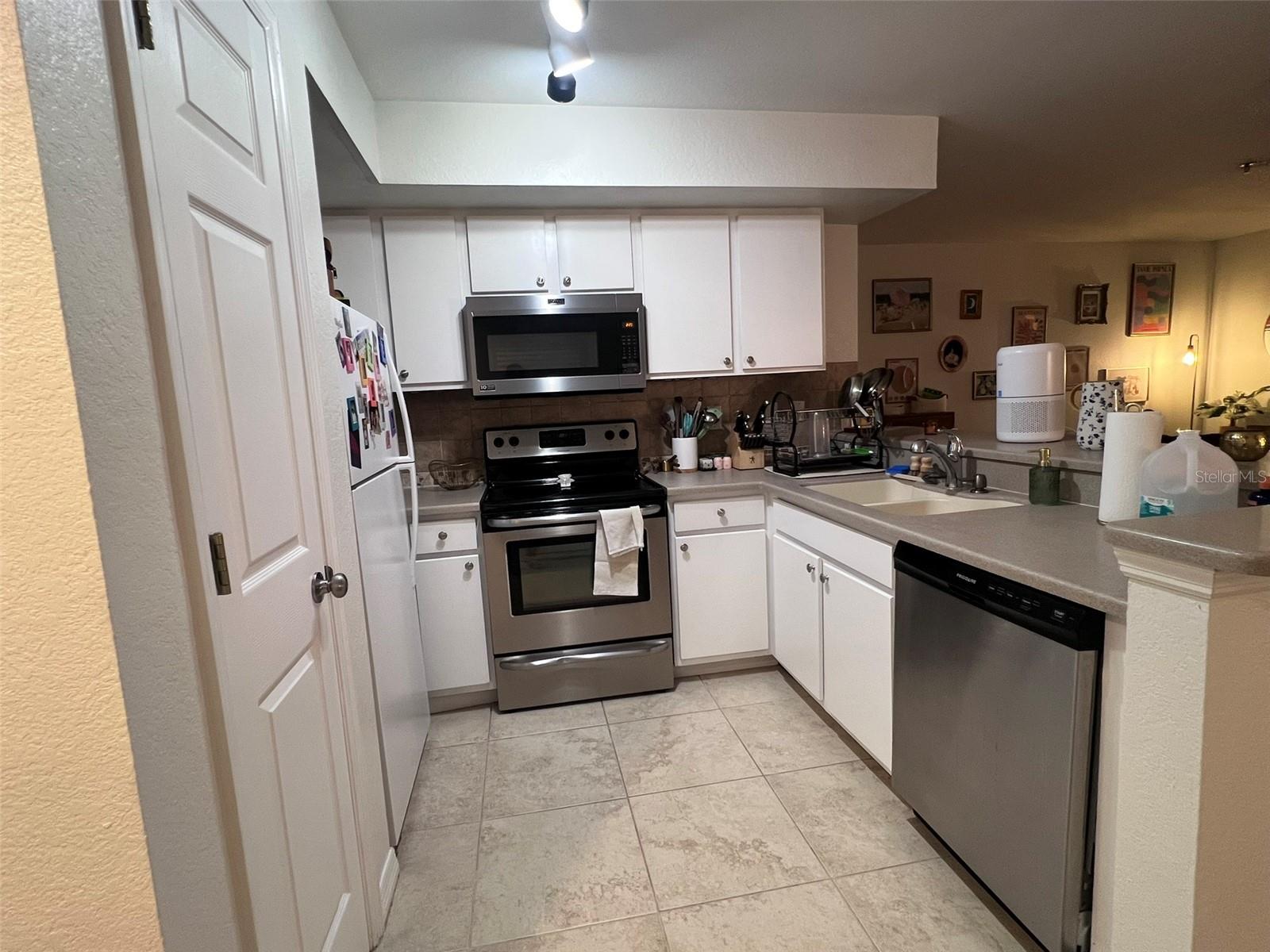 Image 9 of 12 For 8513 Island Breeze Lane 105