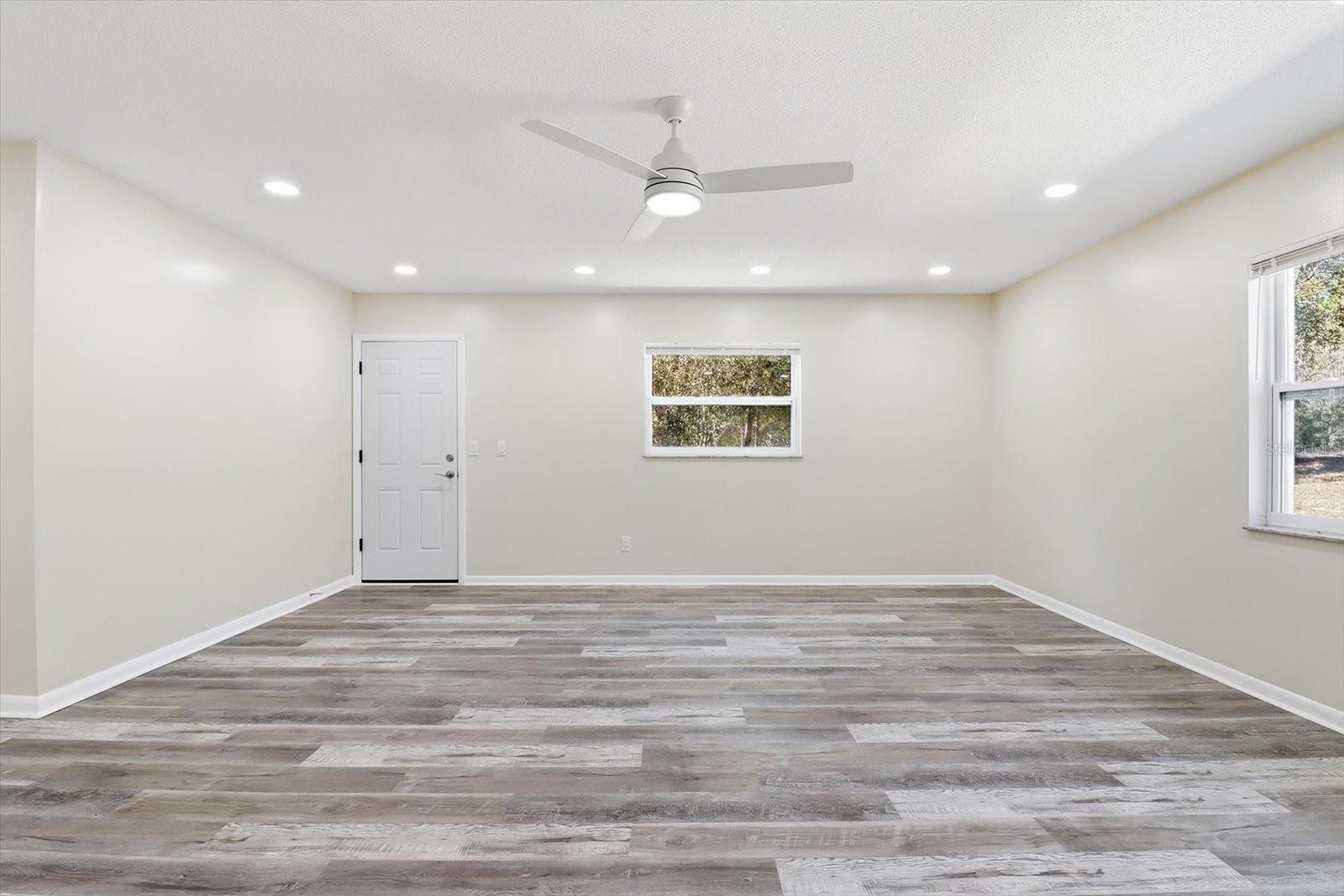 Image 11 of 46 For 700 Stratford Road