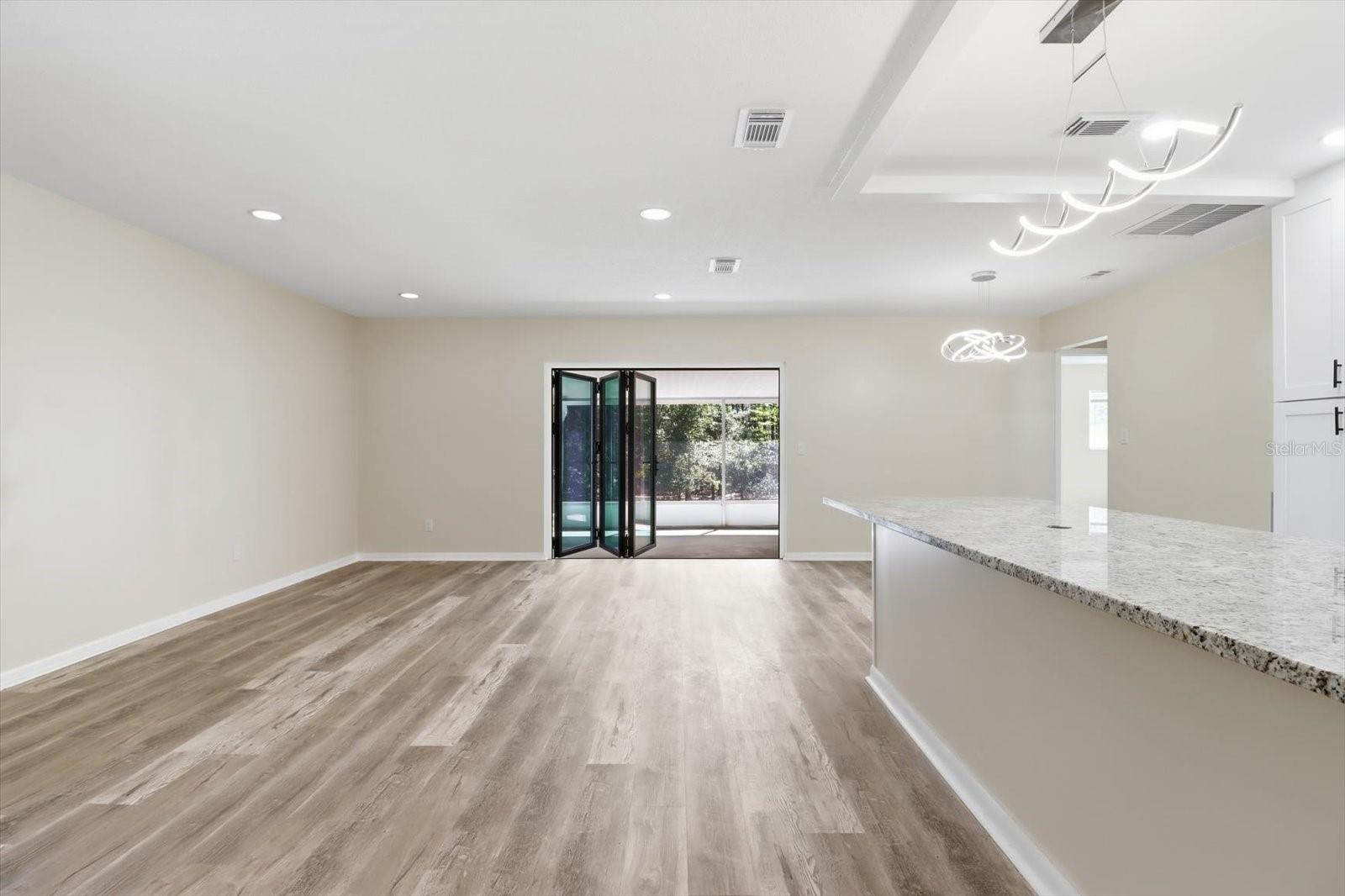 Image 4 of 46 For 700 Stratford Road