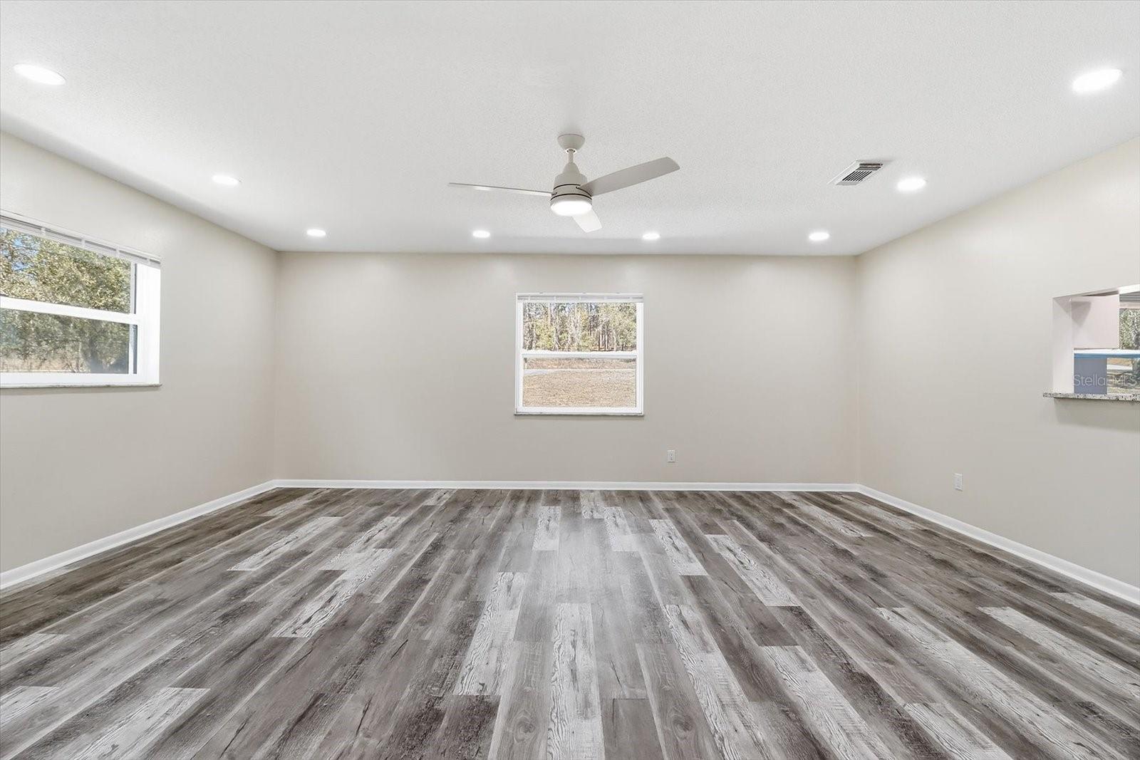 Image 7 of 46 For 700 Stratford Road