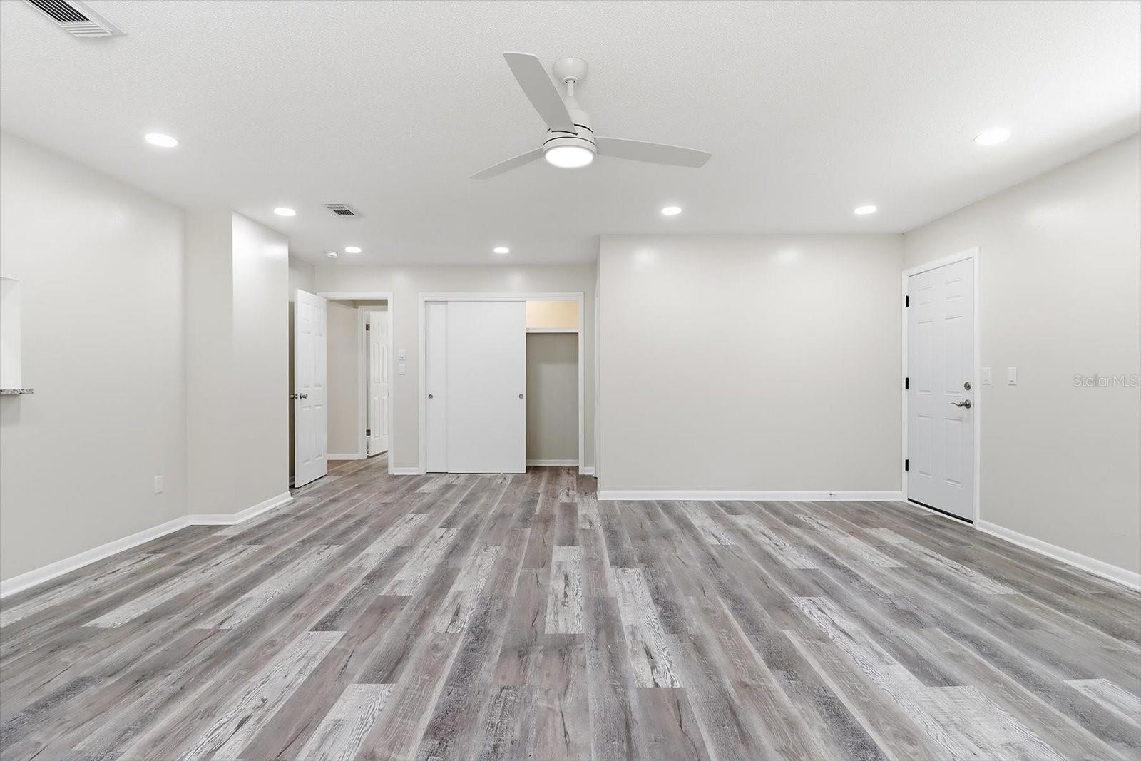 Image 9 of 46 For 700 Stratford Road