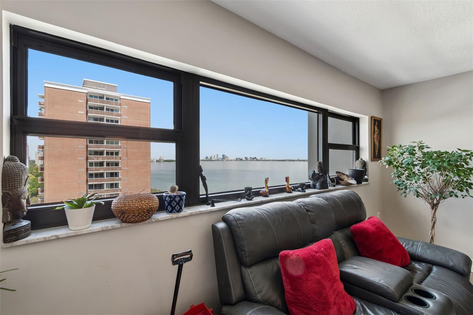 Image 13 of 60 For 4141 Bayshore Boulevard 1106