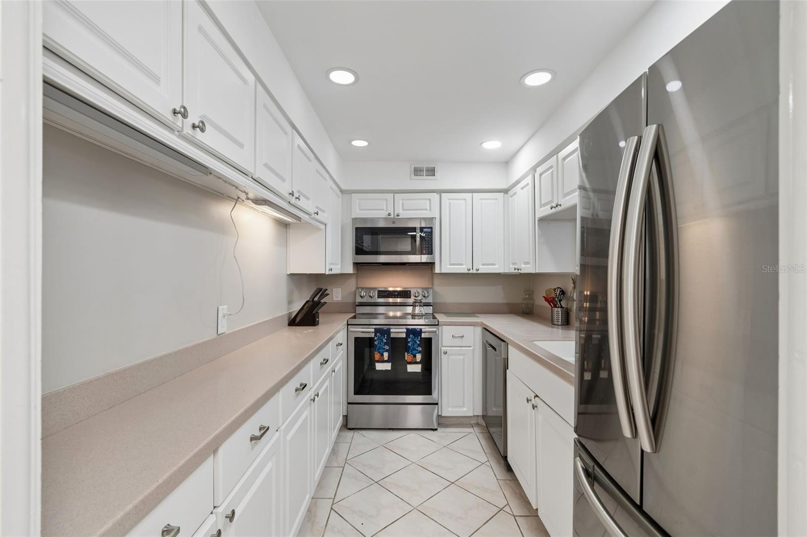 Image 17 of 60 For 4141 Bayshore Boulevard 1106