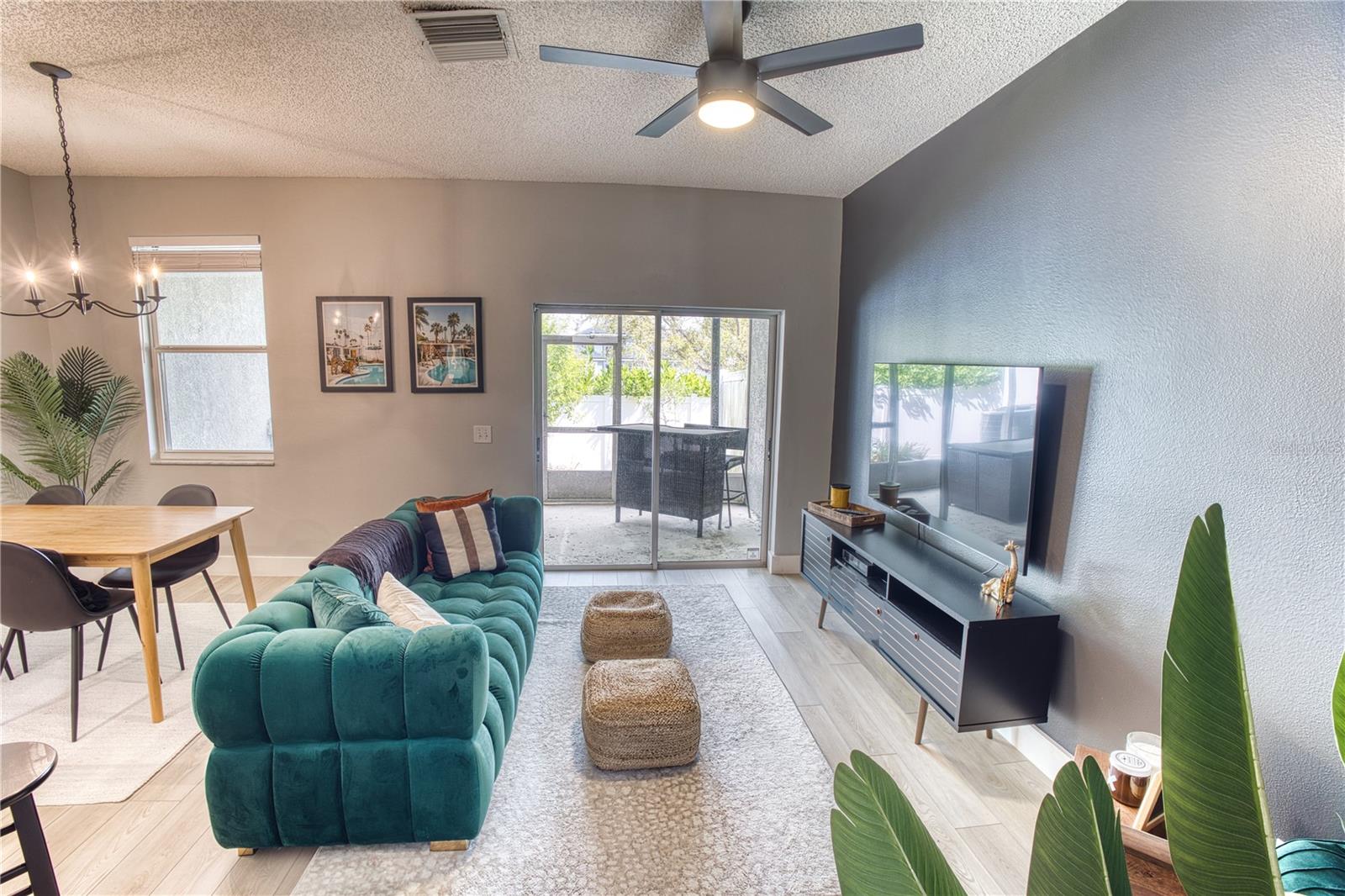 Image 12 of 30 For 671 Vallance Way Ne