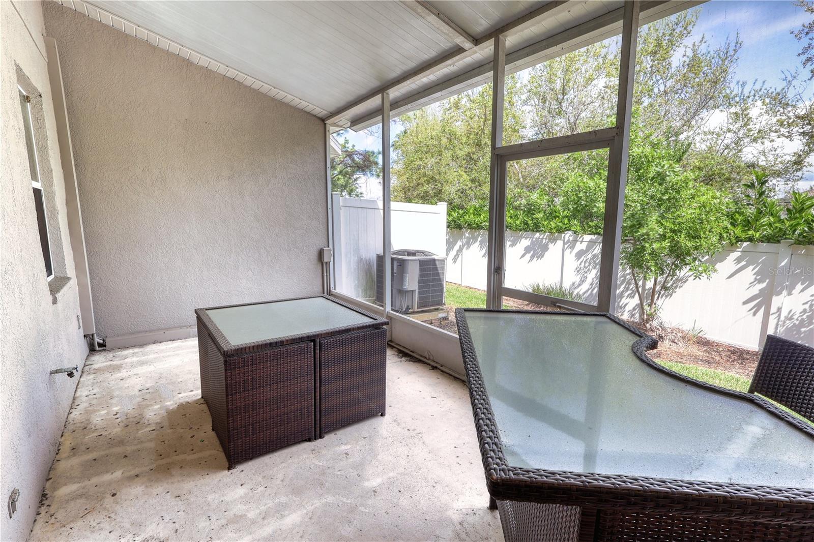 Image 14 of 30 For 671 Vallance Way Ne