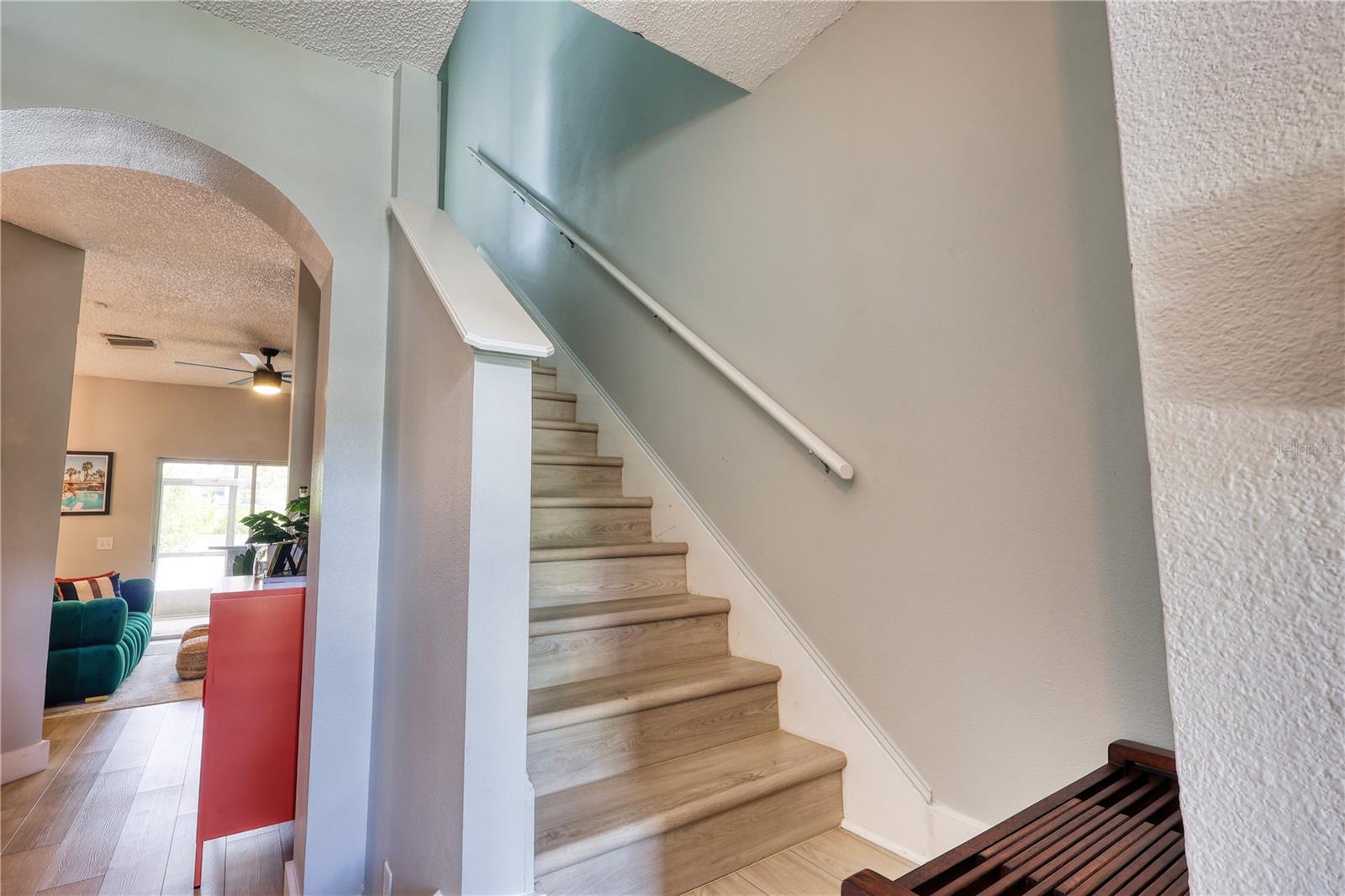 Image 16 of 30 For 671 Vallance Way Ne