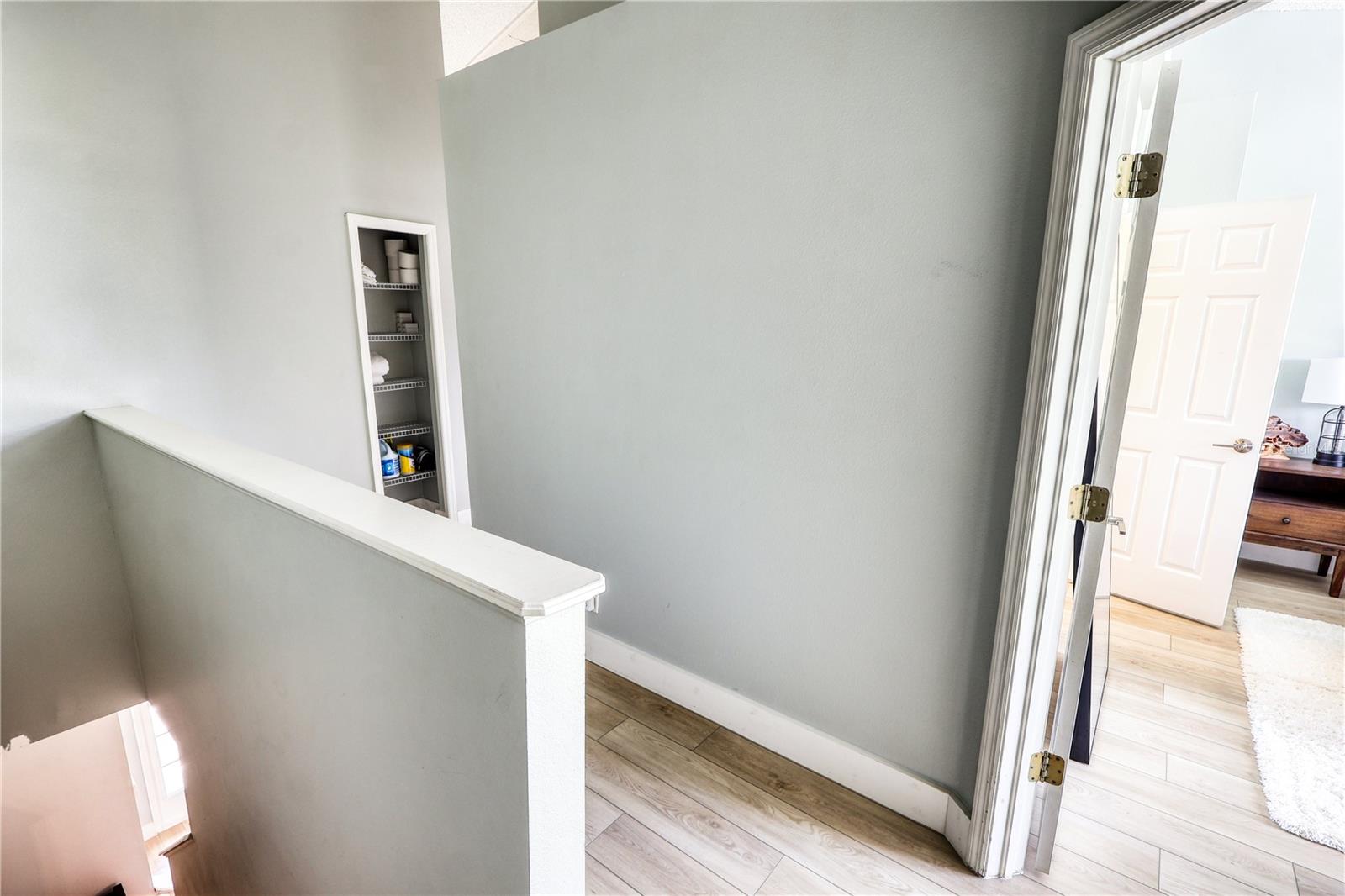 Image 17 of 30 For 671 Vallance Way Ne