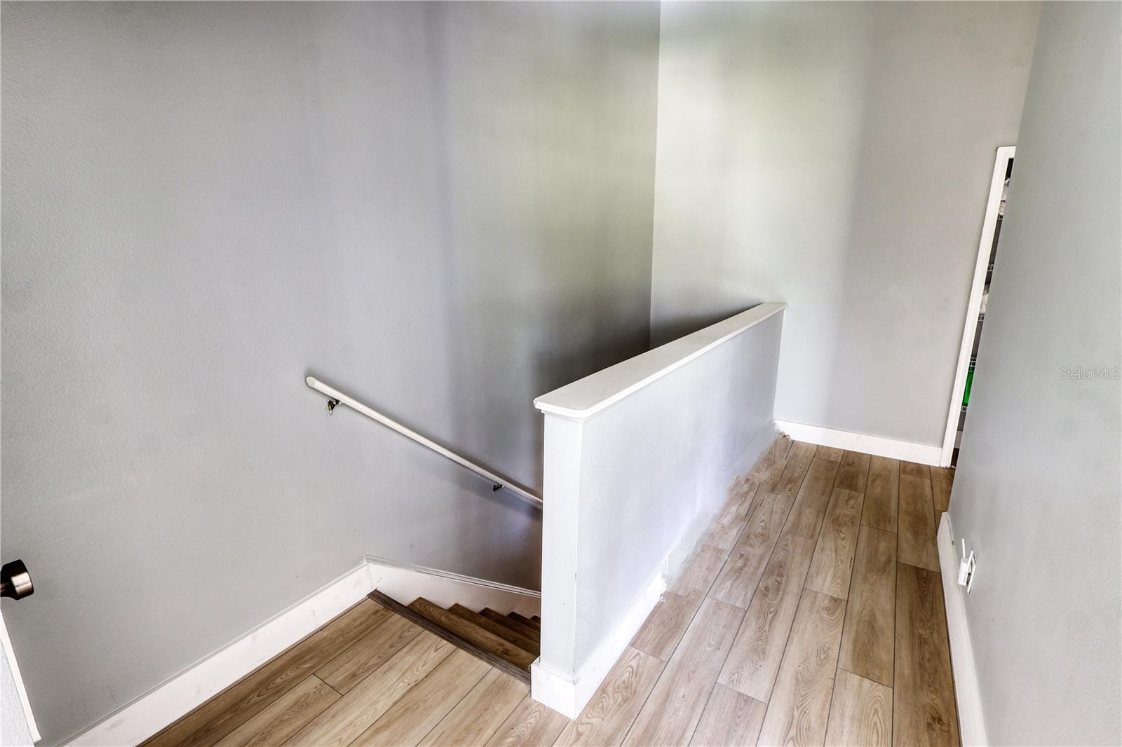 Image 18 of 30 For 671 Vallance Way Ne