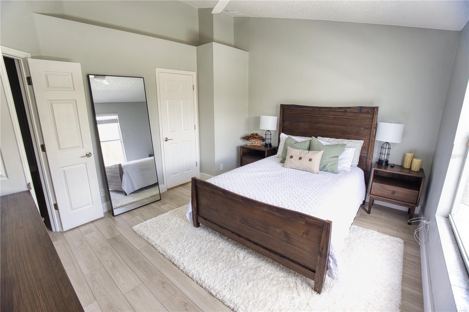 Image 20 of 30 For 671 Vallance Way Ne