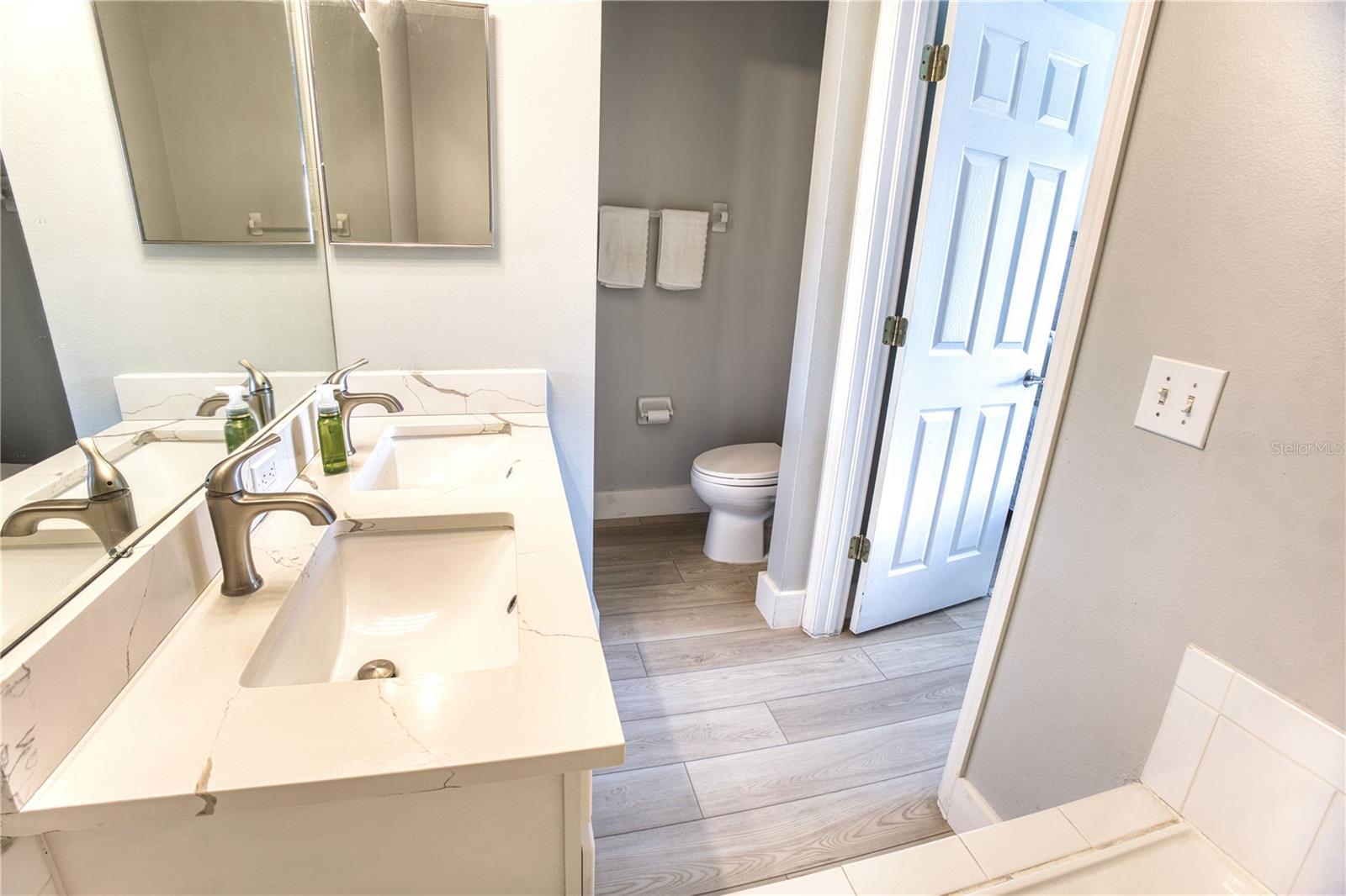 Image 23 of 30 For 671 Vallance Way Ne