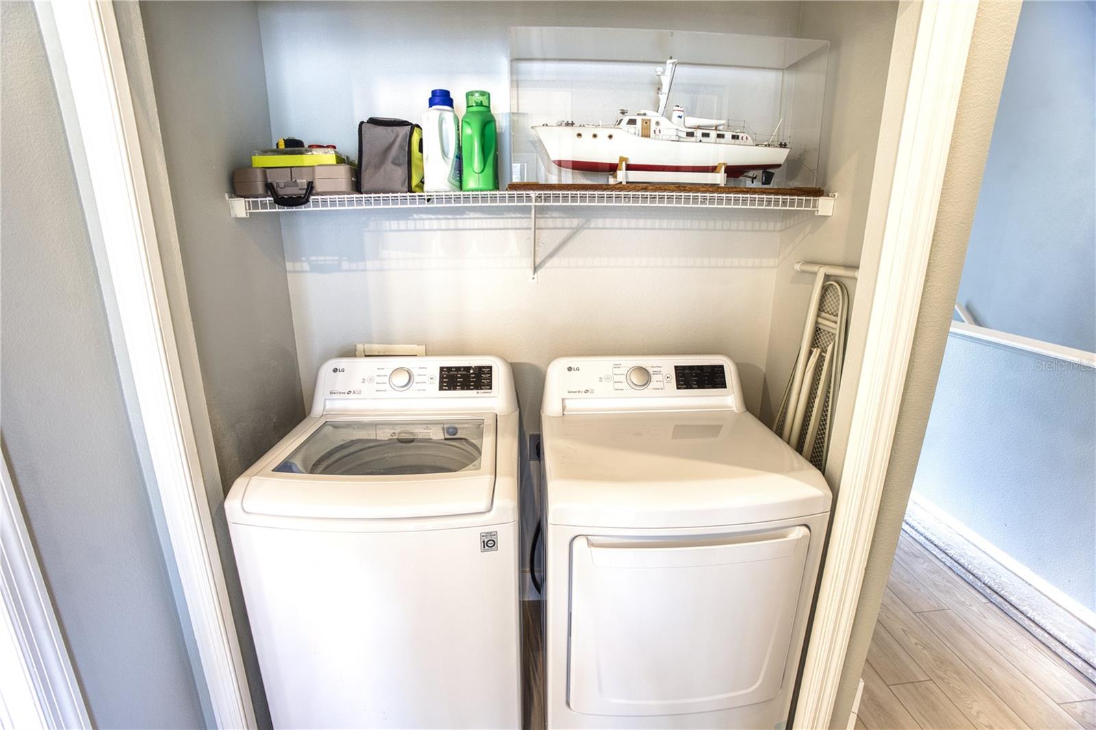 Image 25 of 30 For 671 Vallance Way Ne