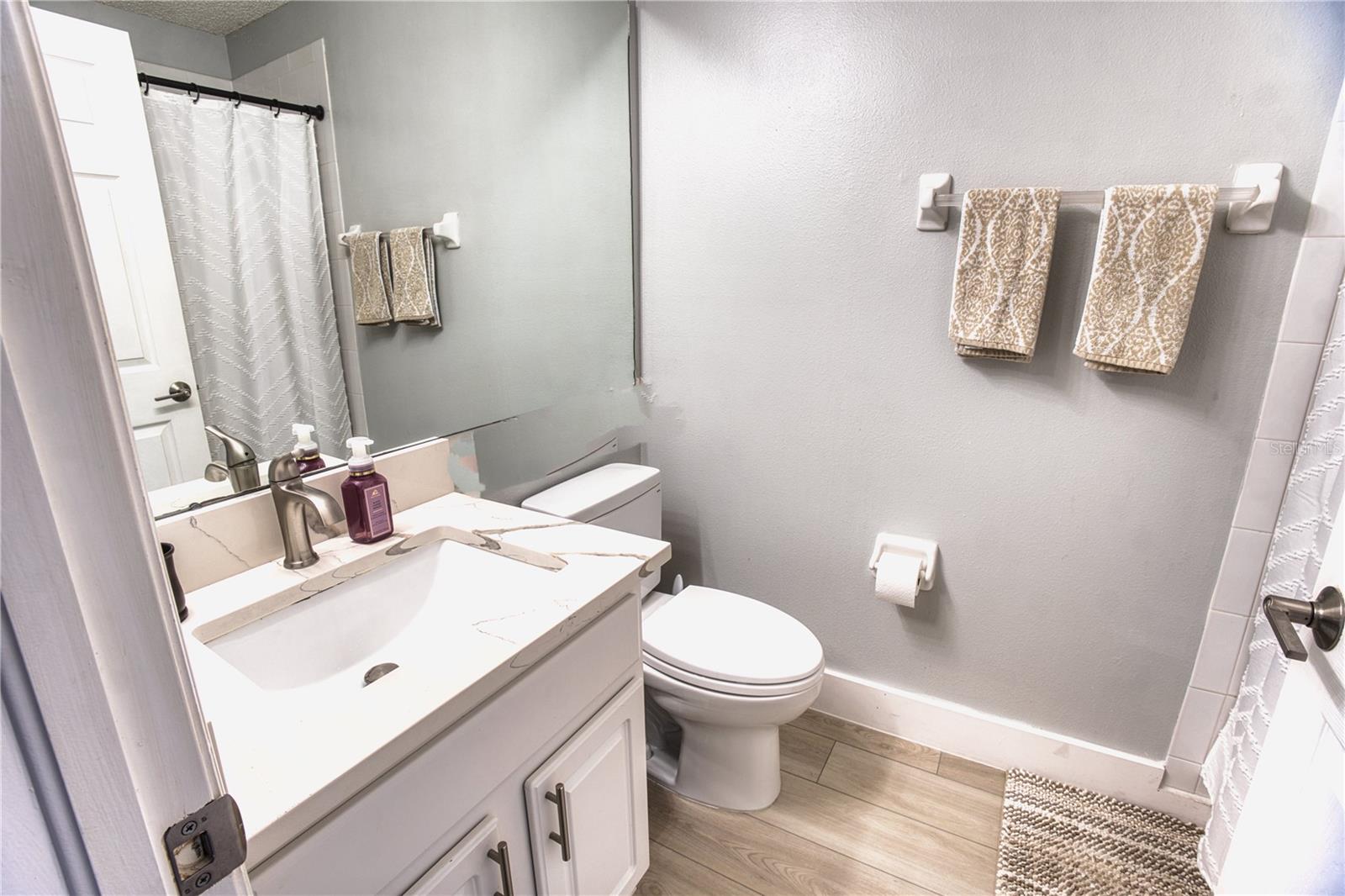 Image 26 of 30 For 671 Vallance Way Ne