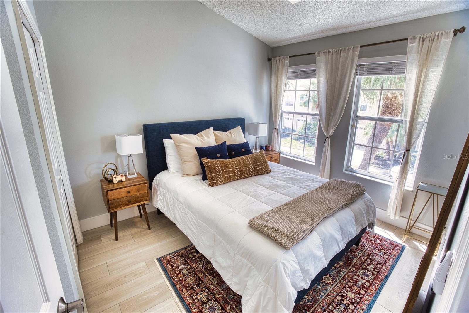 Image 27 of 30 For 671 Vallance Way Ne