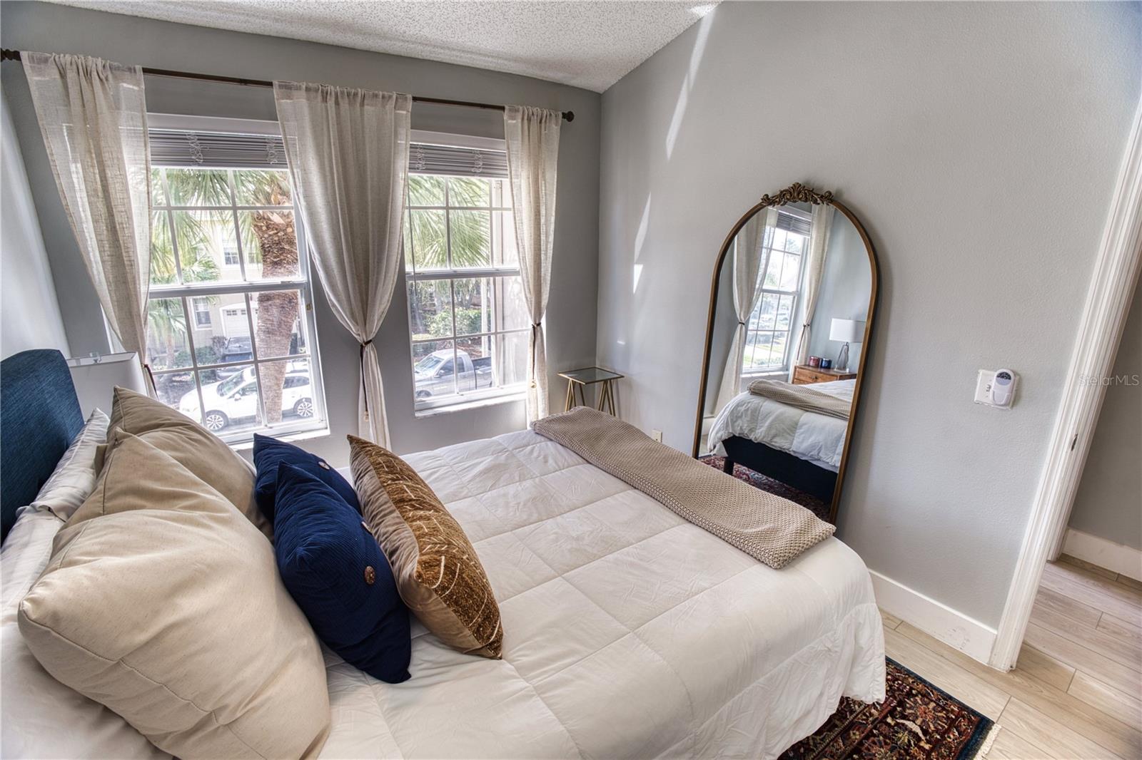 Image 28 of 30 For 671 Vallance Way Ne