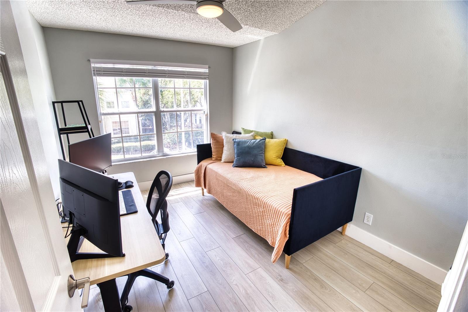 Image 29 of 30 For 671 Vallance Way Ne