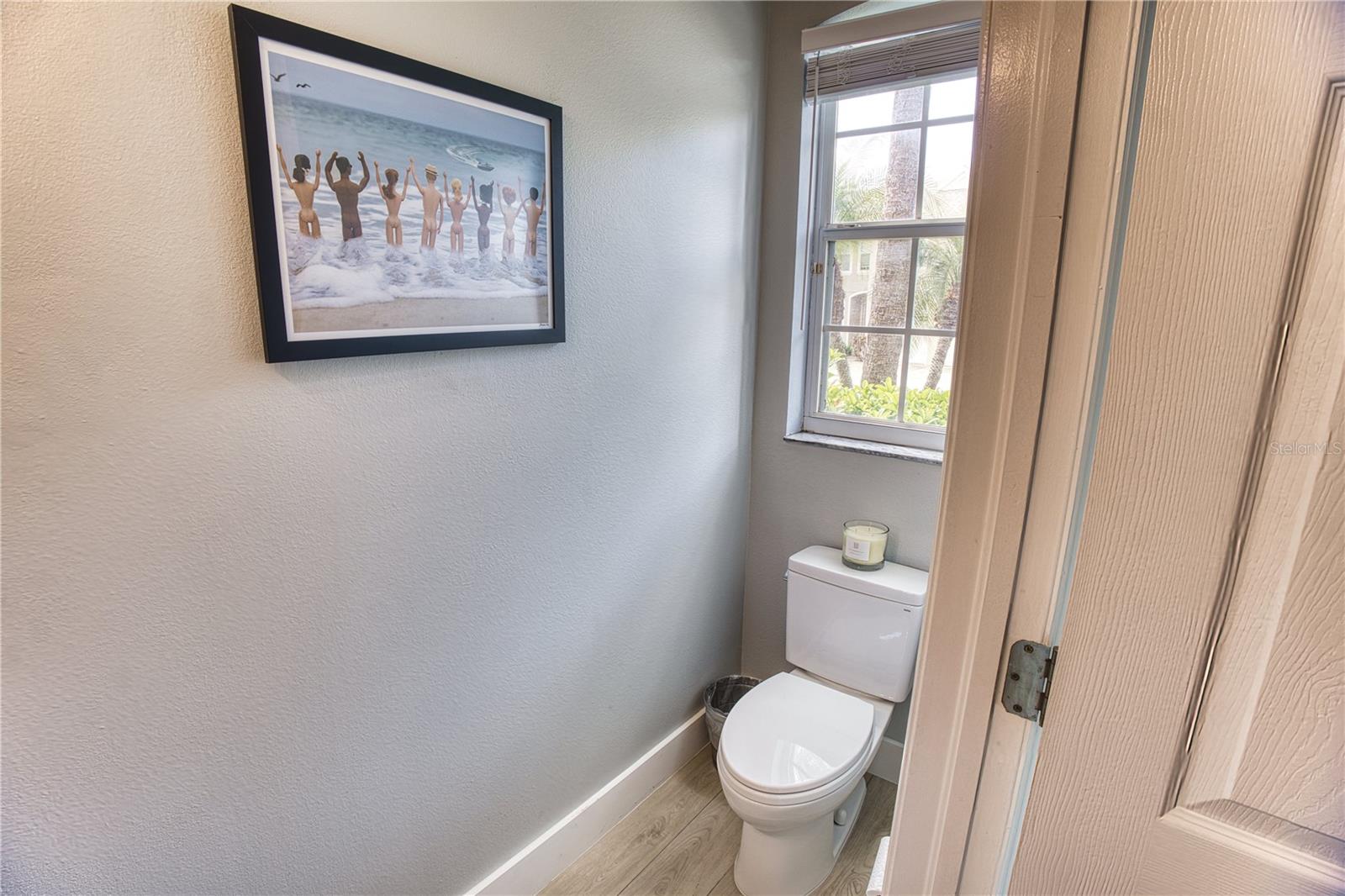 Image 6 of 30 For 671 Vallance Way Ne