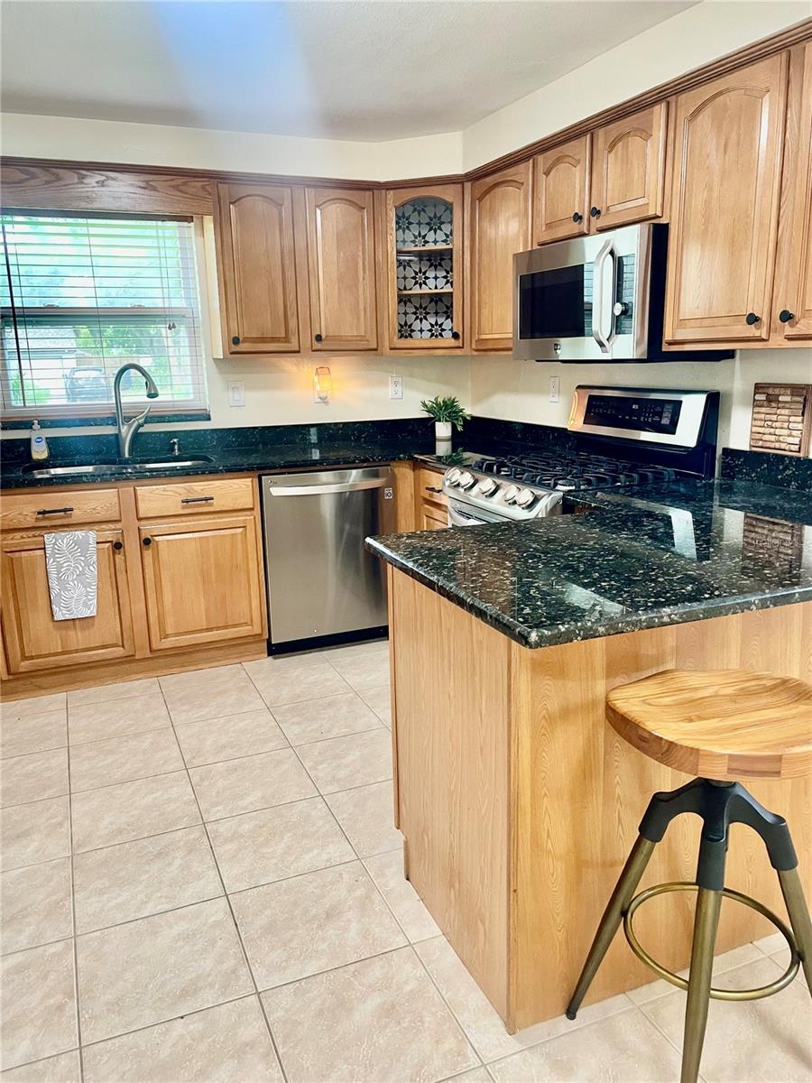 Image 7 of 38 For 8074 37th Avenue N