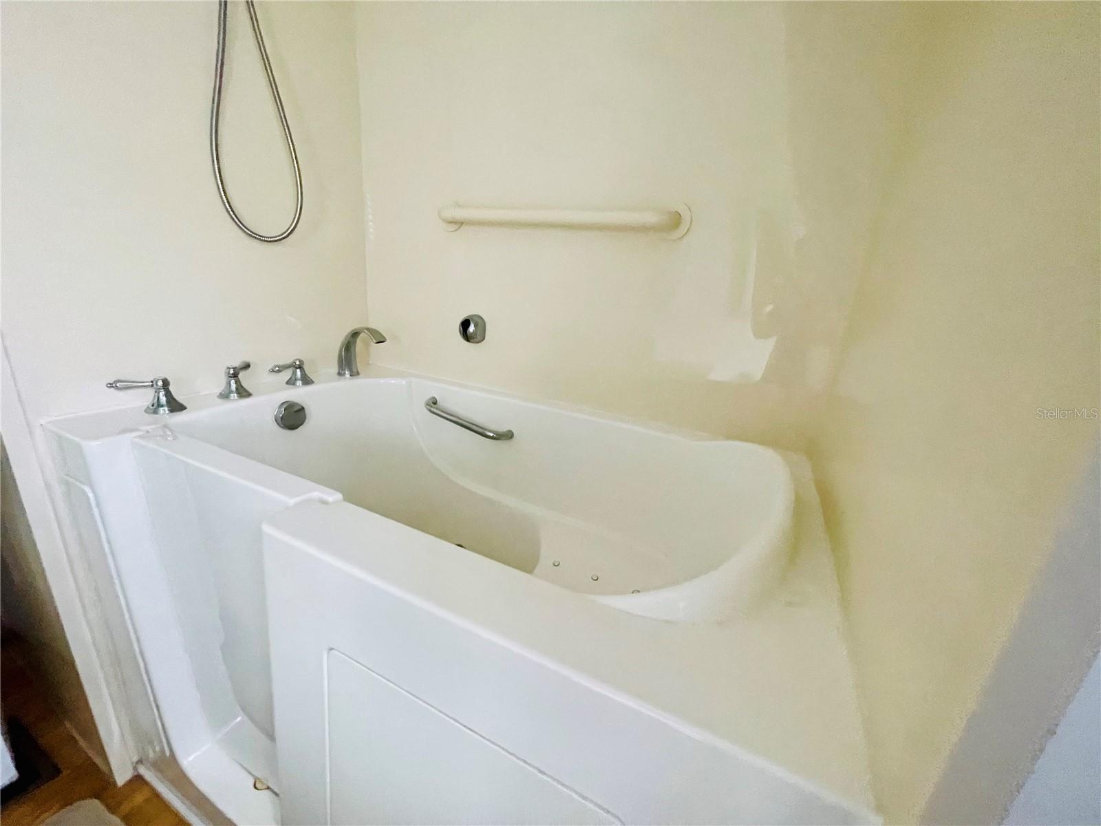 Image 16 of 28 For 204 Red Maple Drive