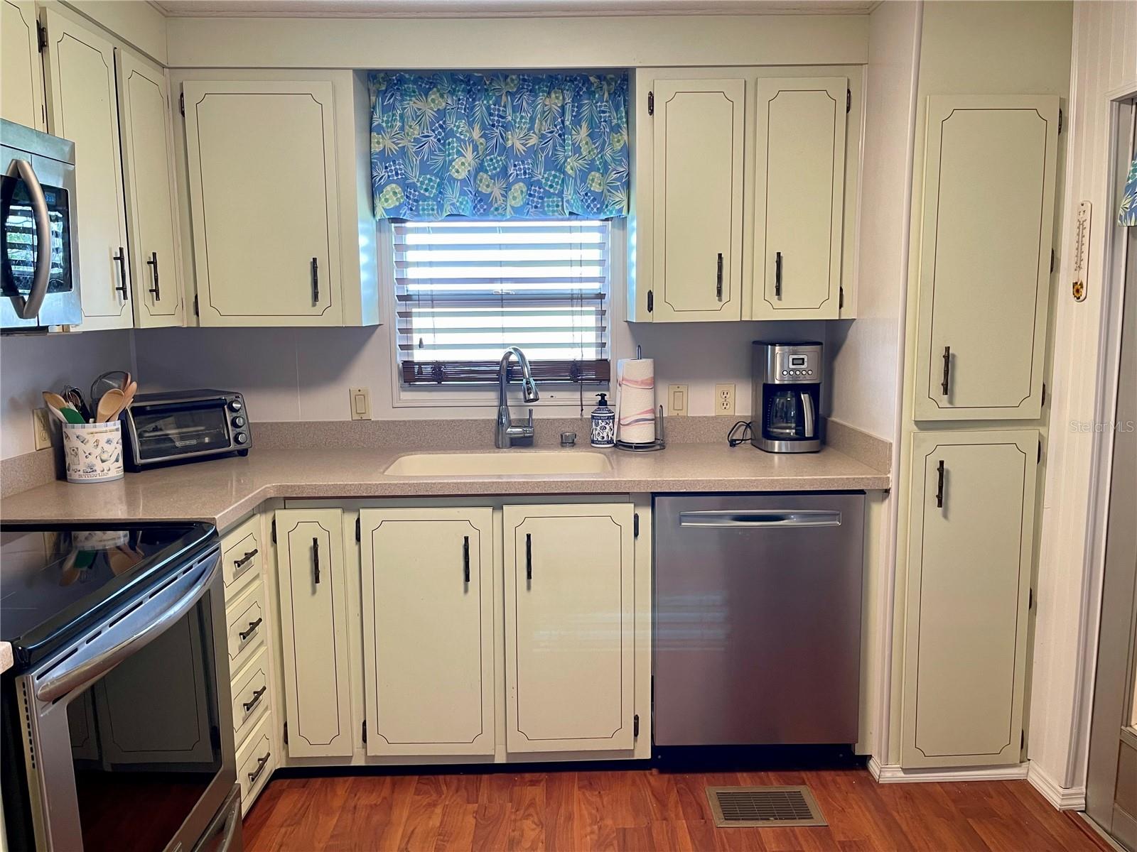 Image 5 of 28 For 204 Red Maple Drive