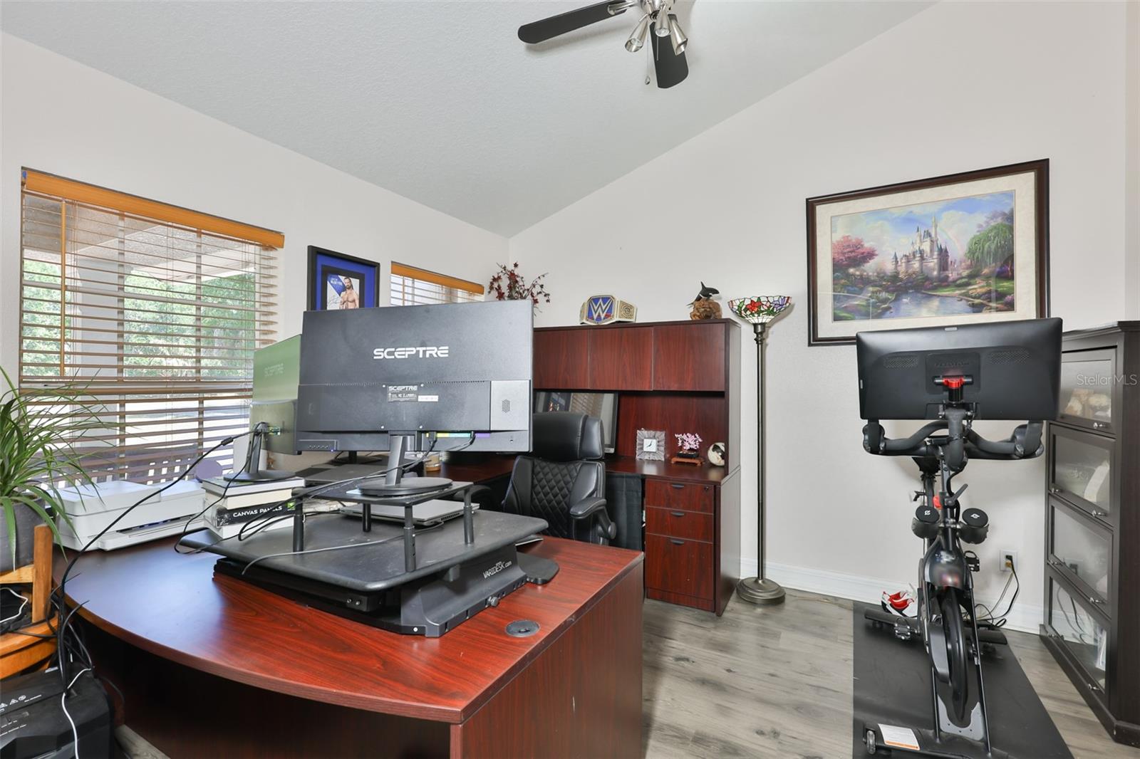 Listing photo id 10 for 1710 Surrey Trail