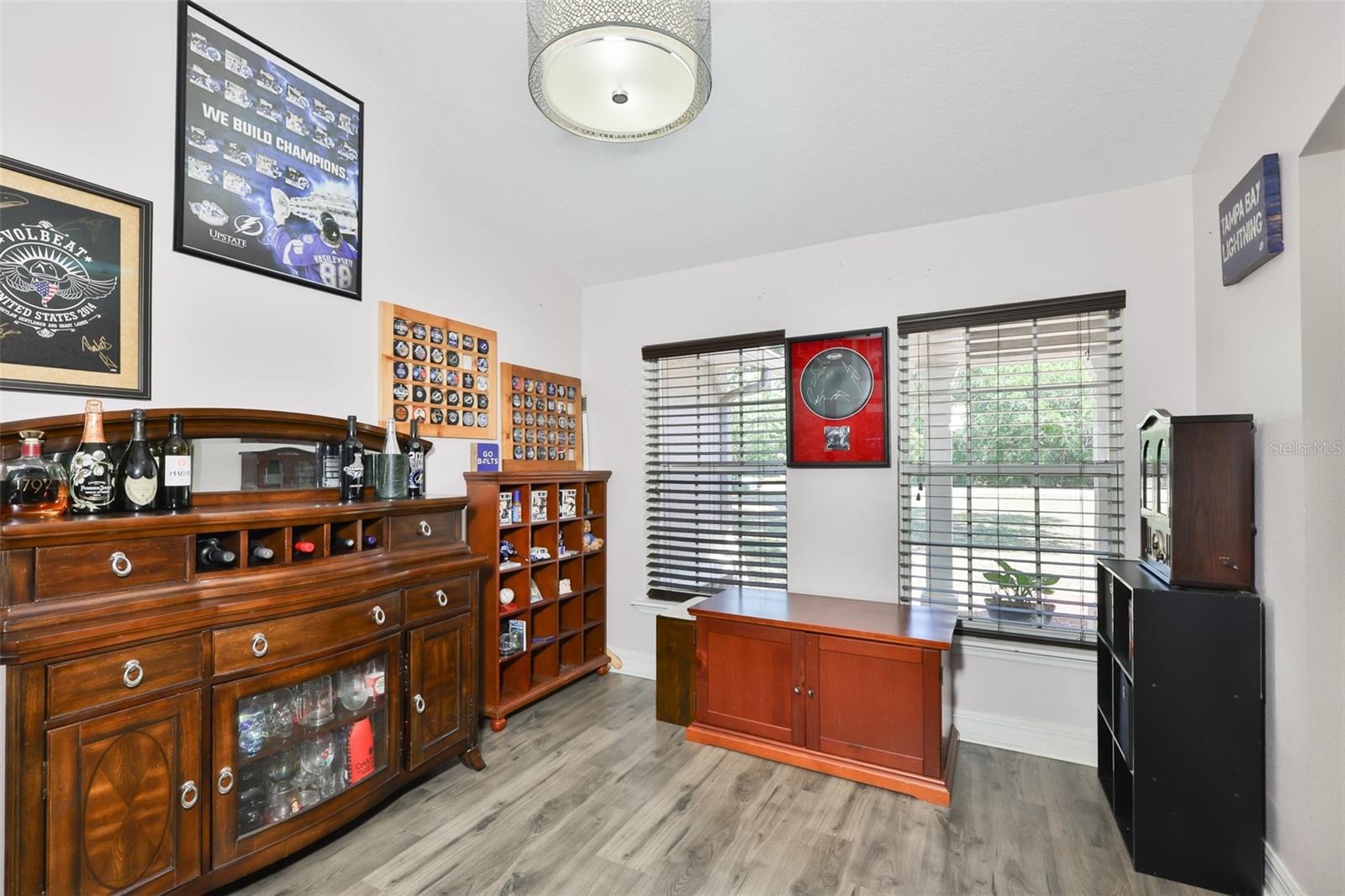 Listing photo id 12 for 1710 Surrey Trail