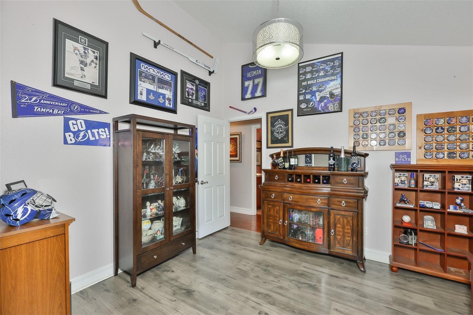 Listing photo id 13 for 1710 Surrey Trail