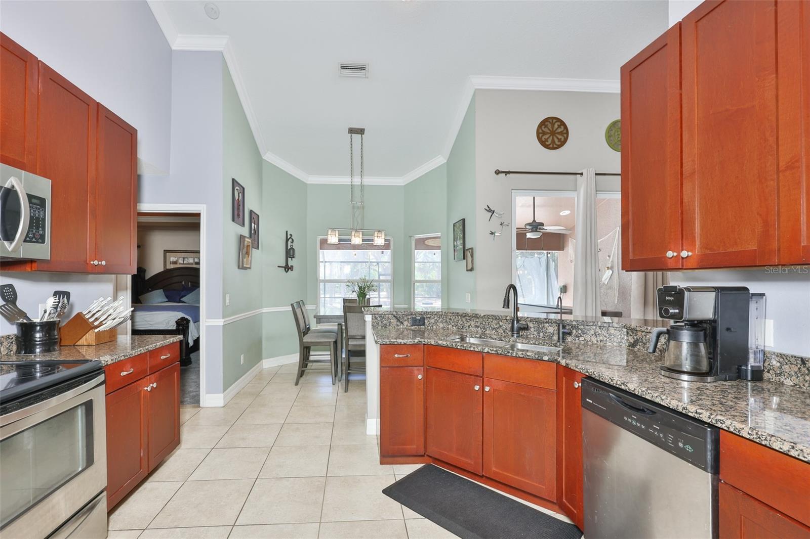 Listing photo id 14 for 1710 Surrey Trail